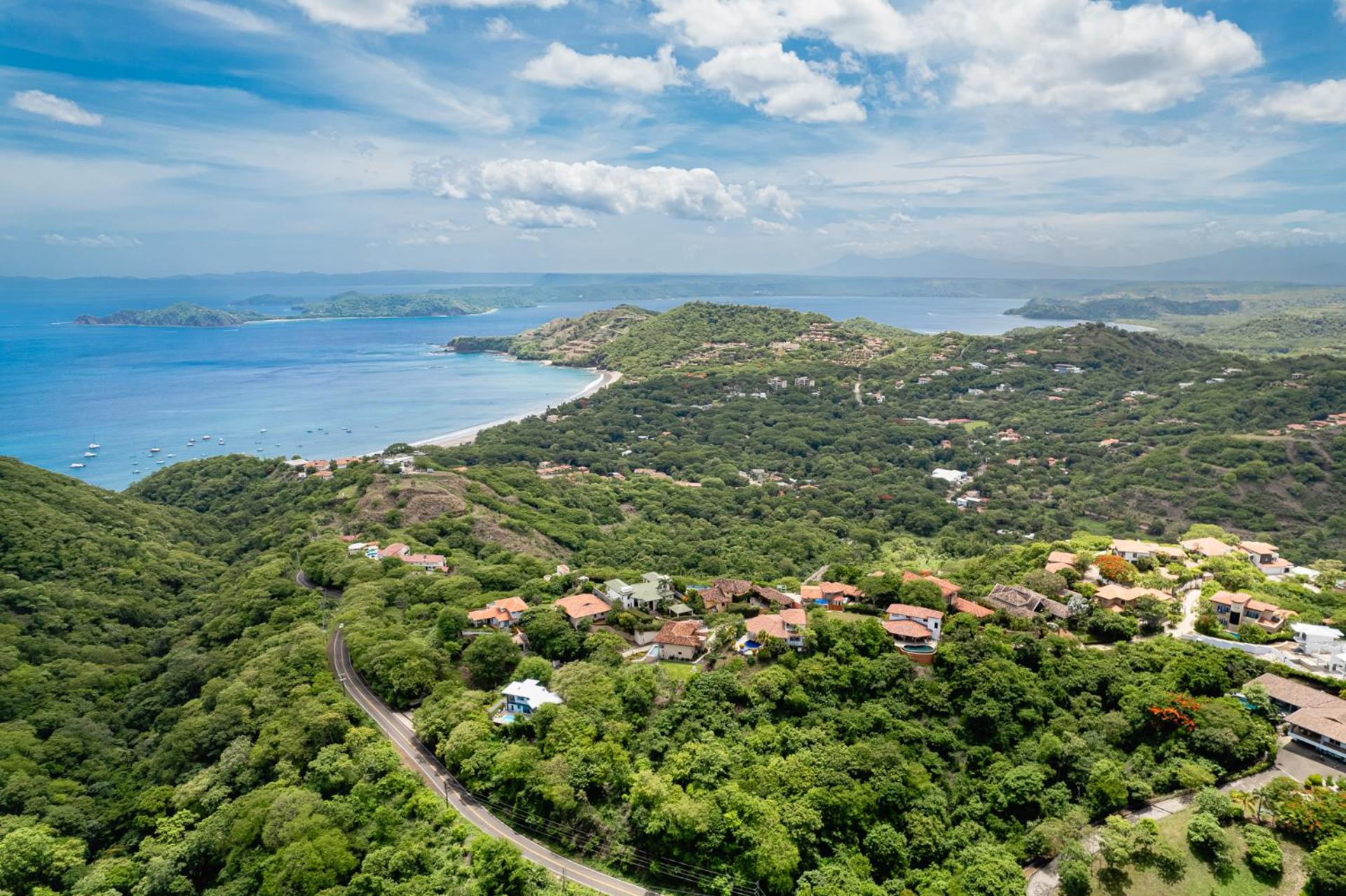 Casa Amarilla 4br Bay-view Villa - 8 Guests