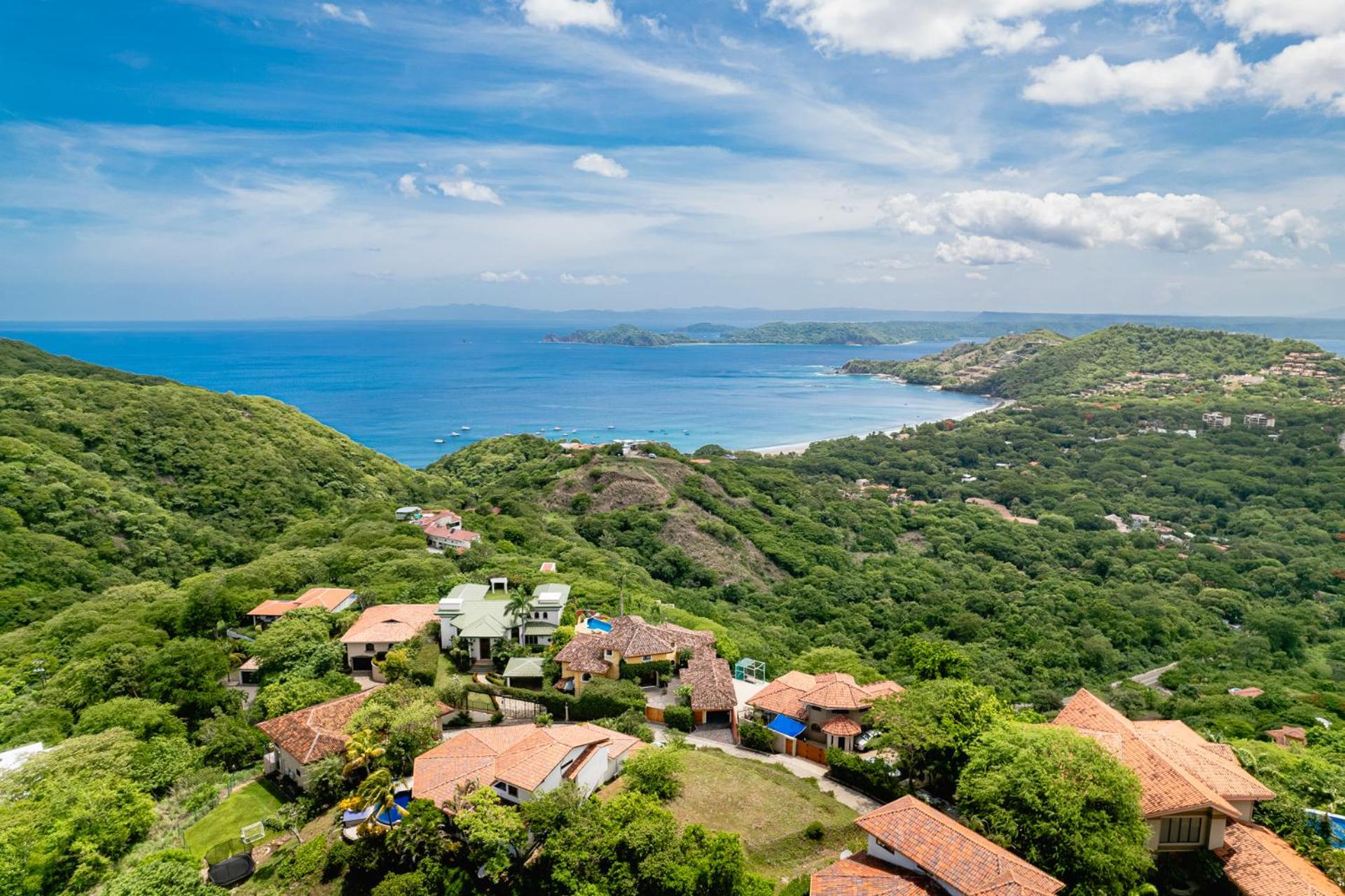 Casa Amarilla 4br Bay-view Villa - 8 Guests