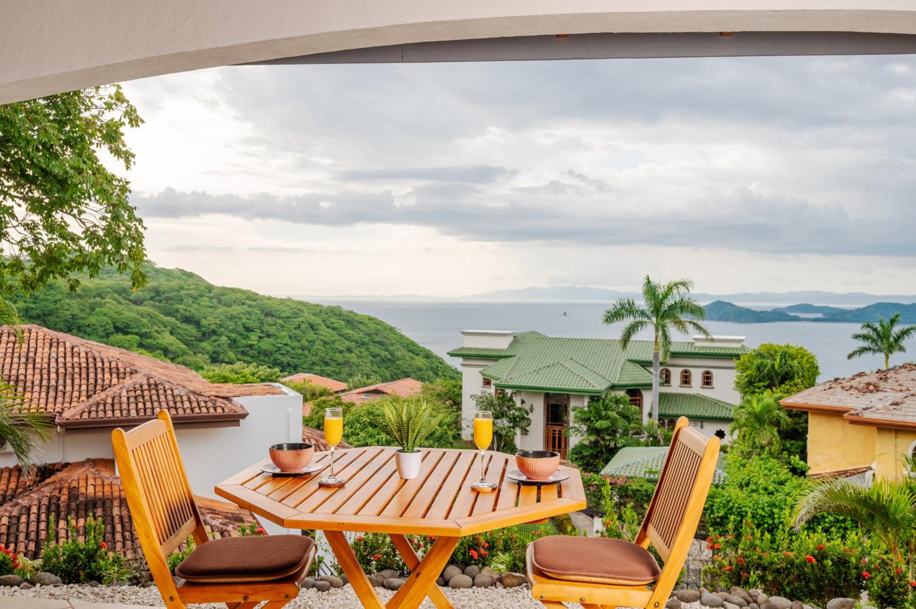 Vista Oceano 5br Villa With Bay View - 7 Guests