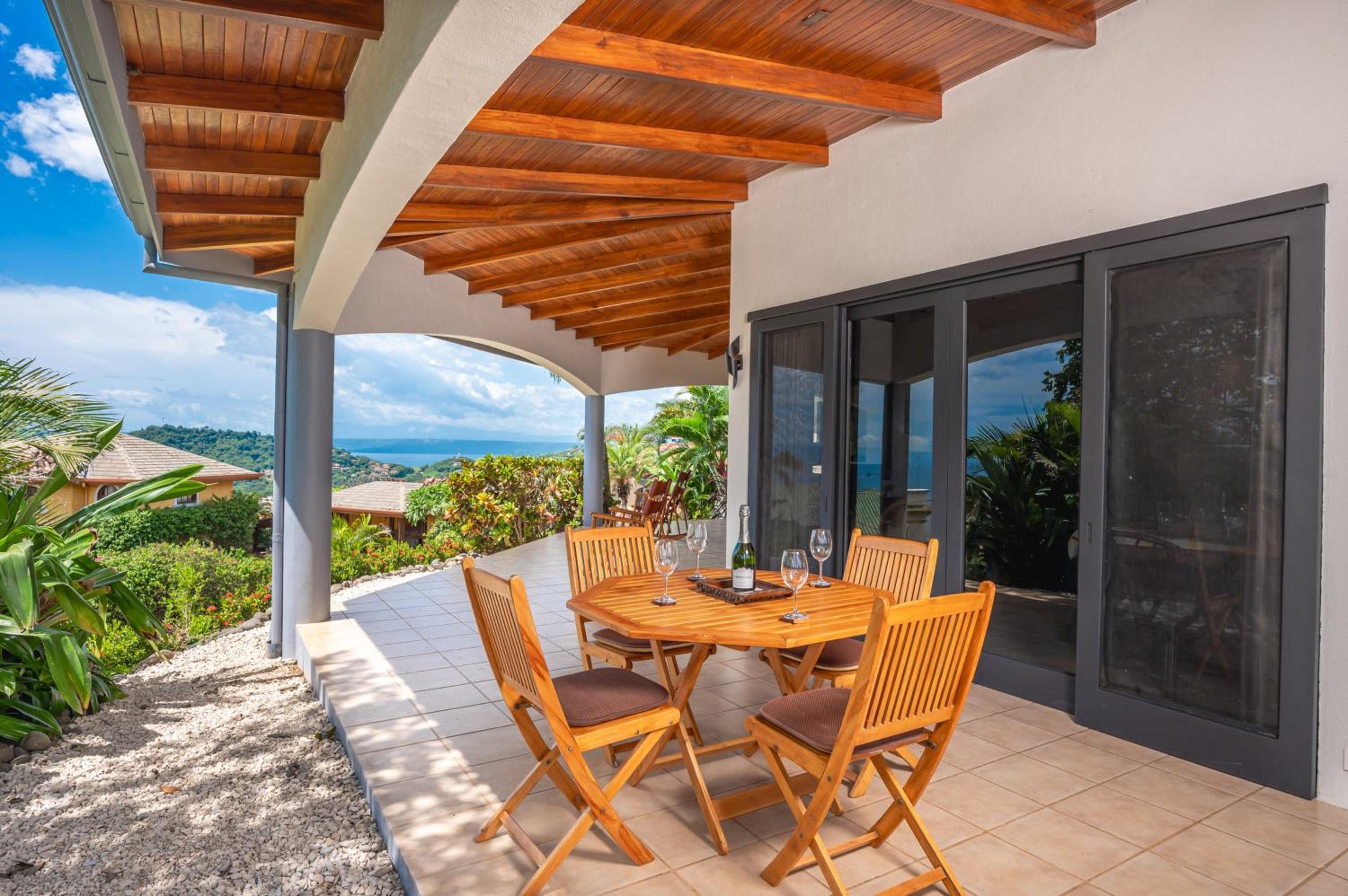 Vista Oceano 5br Villa With Bay View - 7 Guests