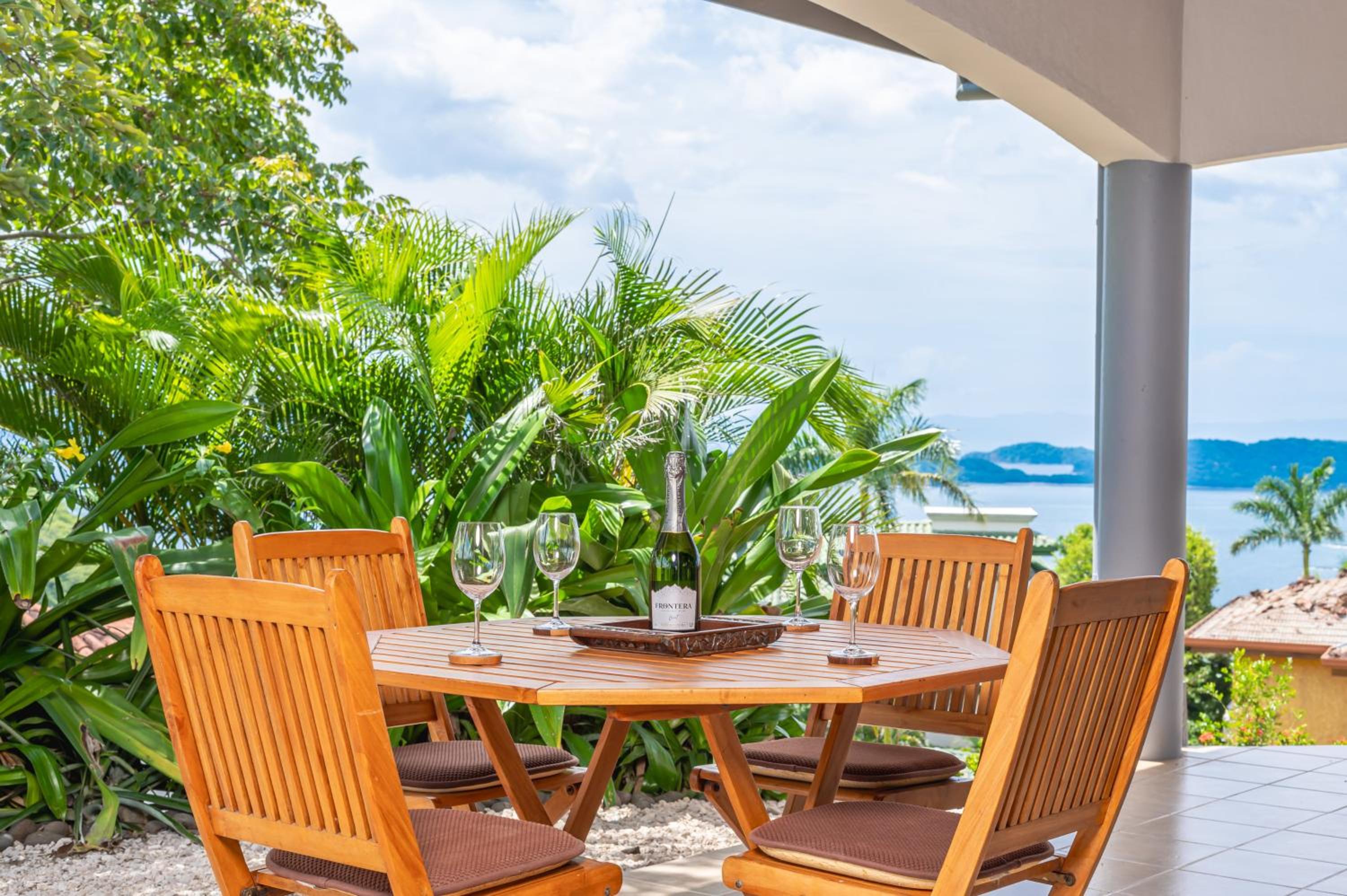 Vista Oceano 5br Villa With Bay View - 7 Guests