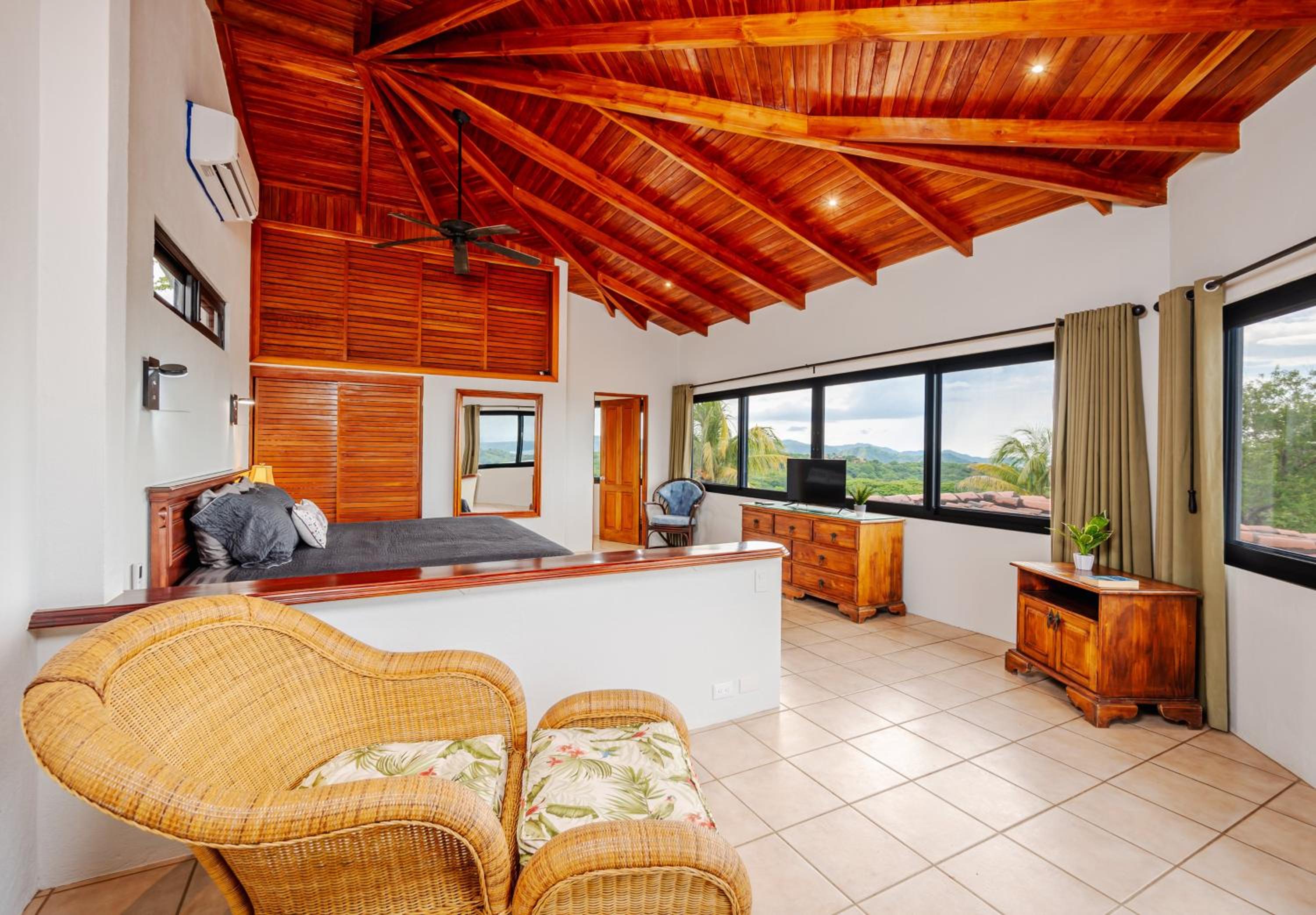 Vista Oceano 5br Villa With Bay View - 7 Guests
