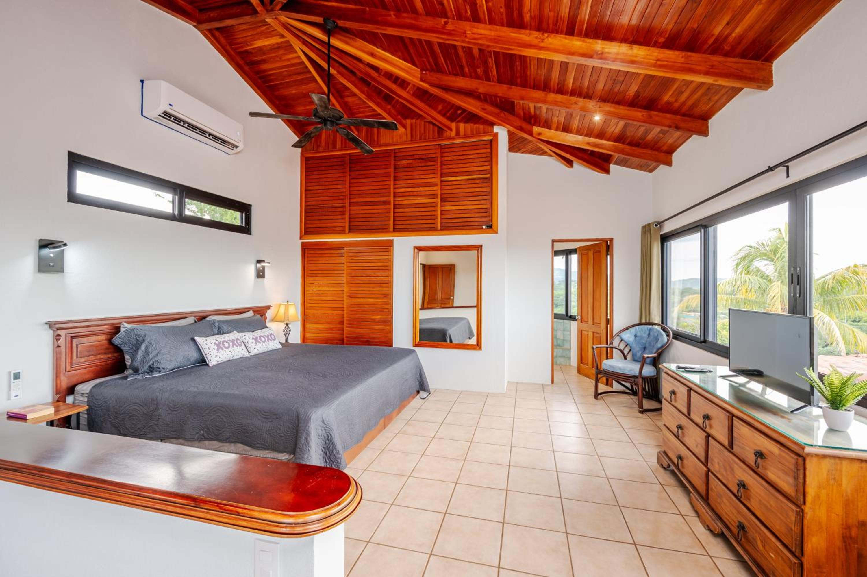 Vista Oceano 5br Villa With Bay View - 7 Guests