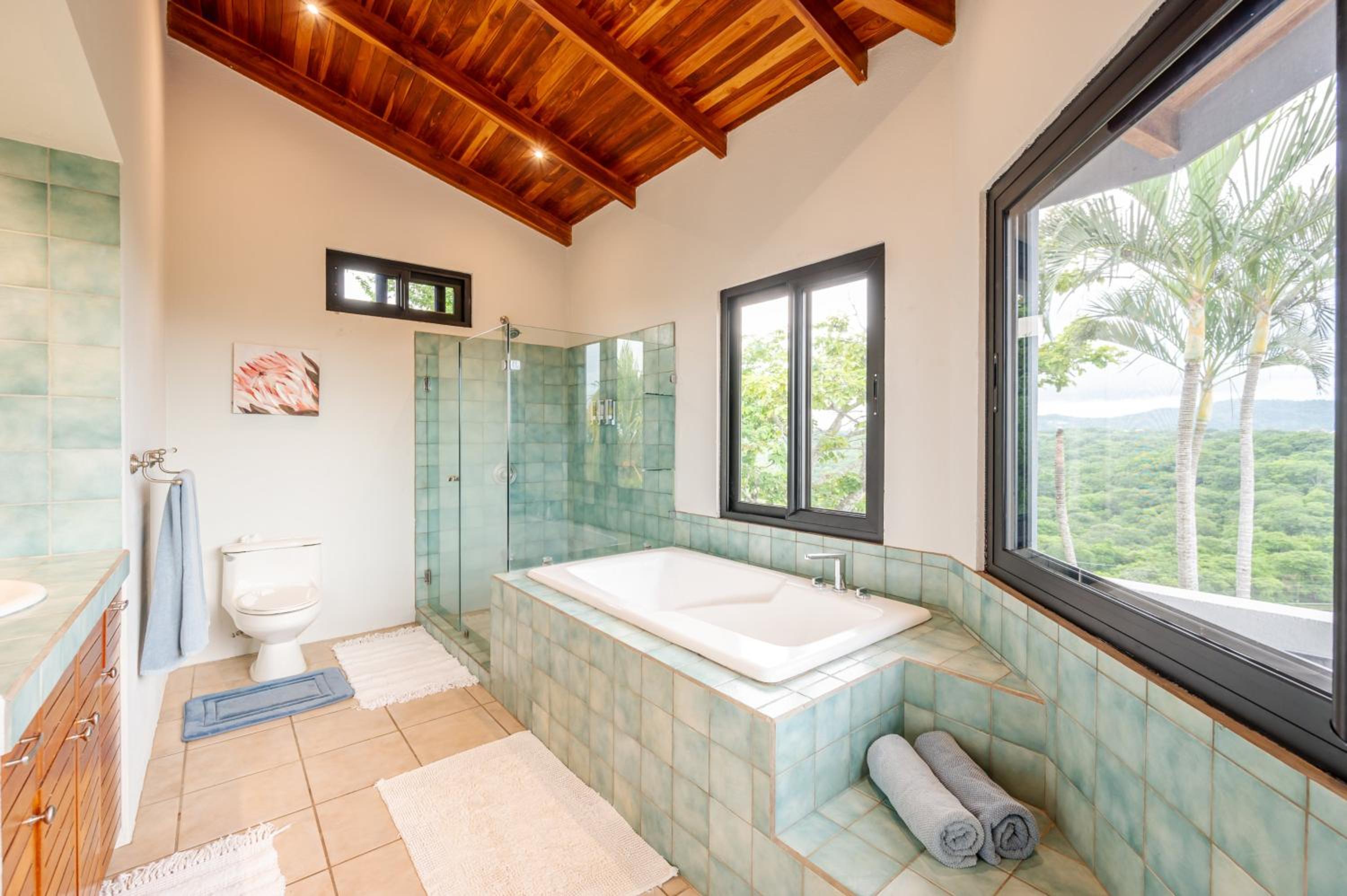 Vista Oceano 5br Villa With Bay View - 7 Guests