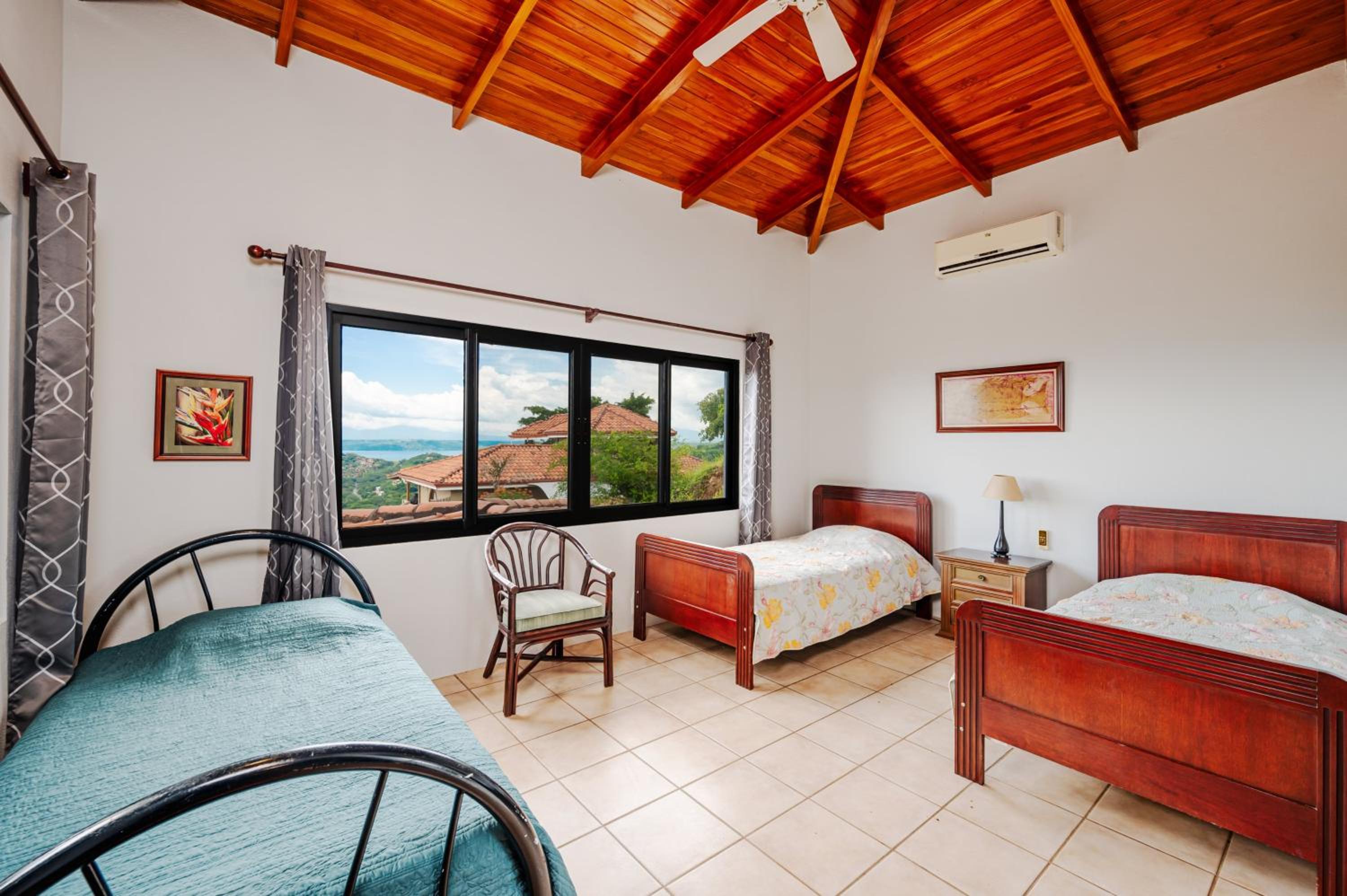 Vista Oceano 5br Villa With Bay View - 7 Guests