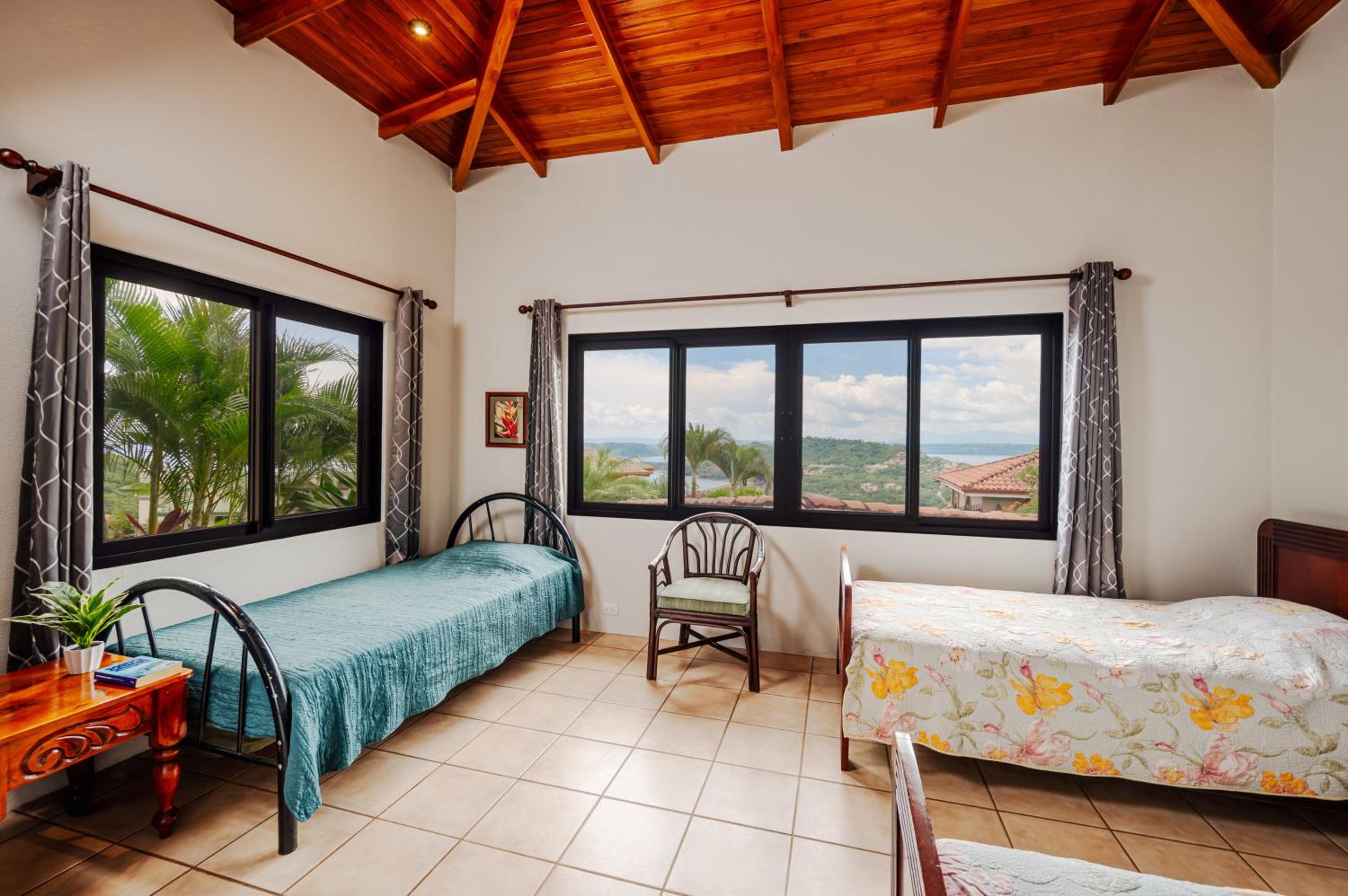 Vista Oceano 5br Villa With Bay View - 7 Guests