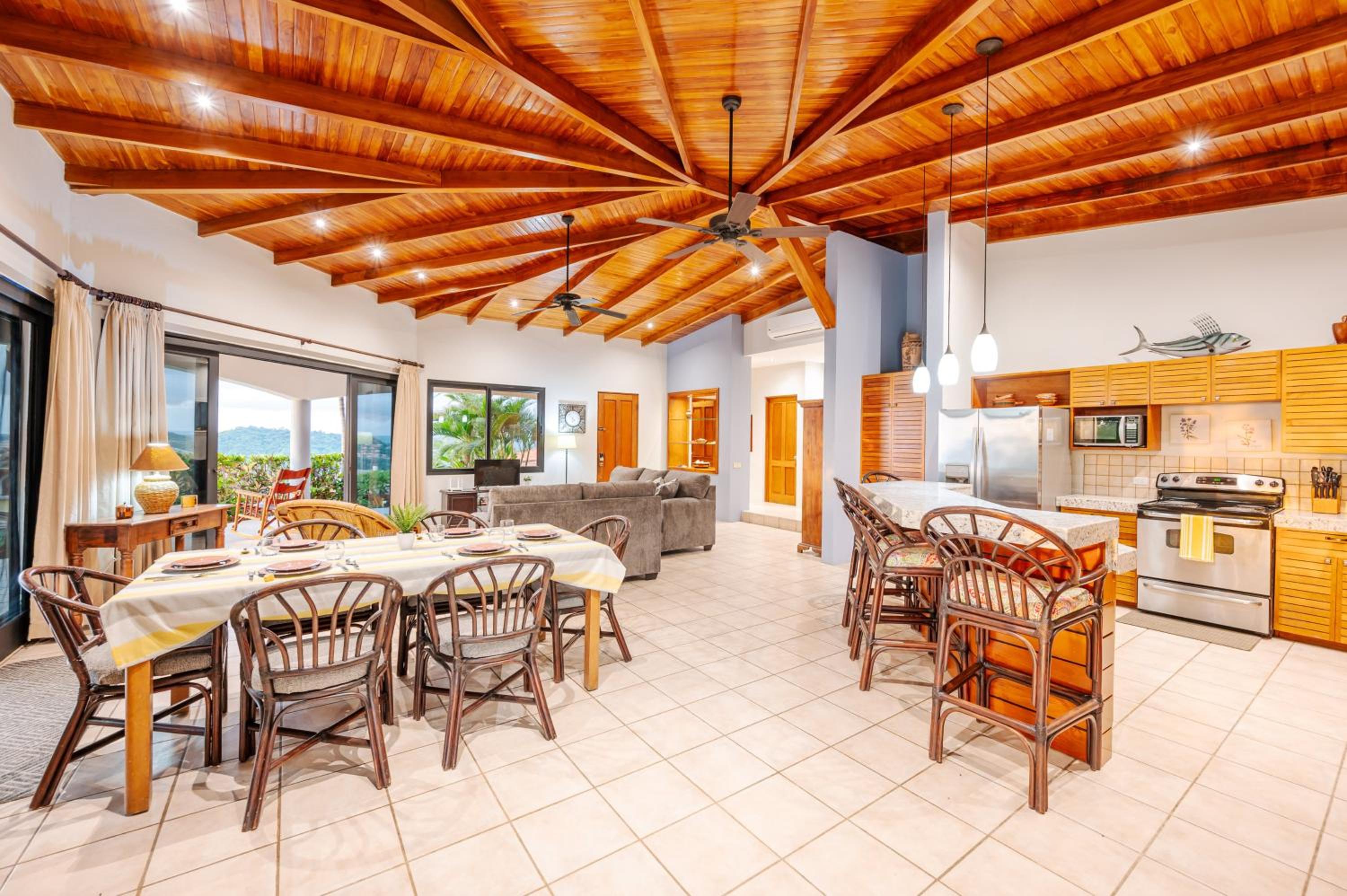 Vista Oceano 5br Villa With Bay View - 7 Guests