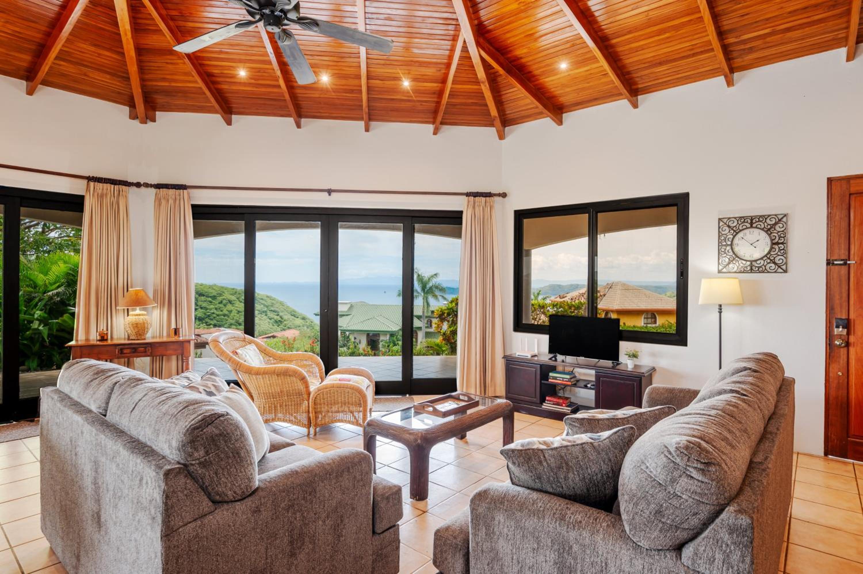 Vista Oceano 5br Villa With Bay View - 7 Guests