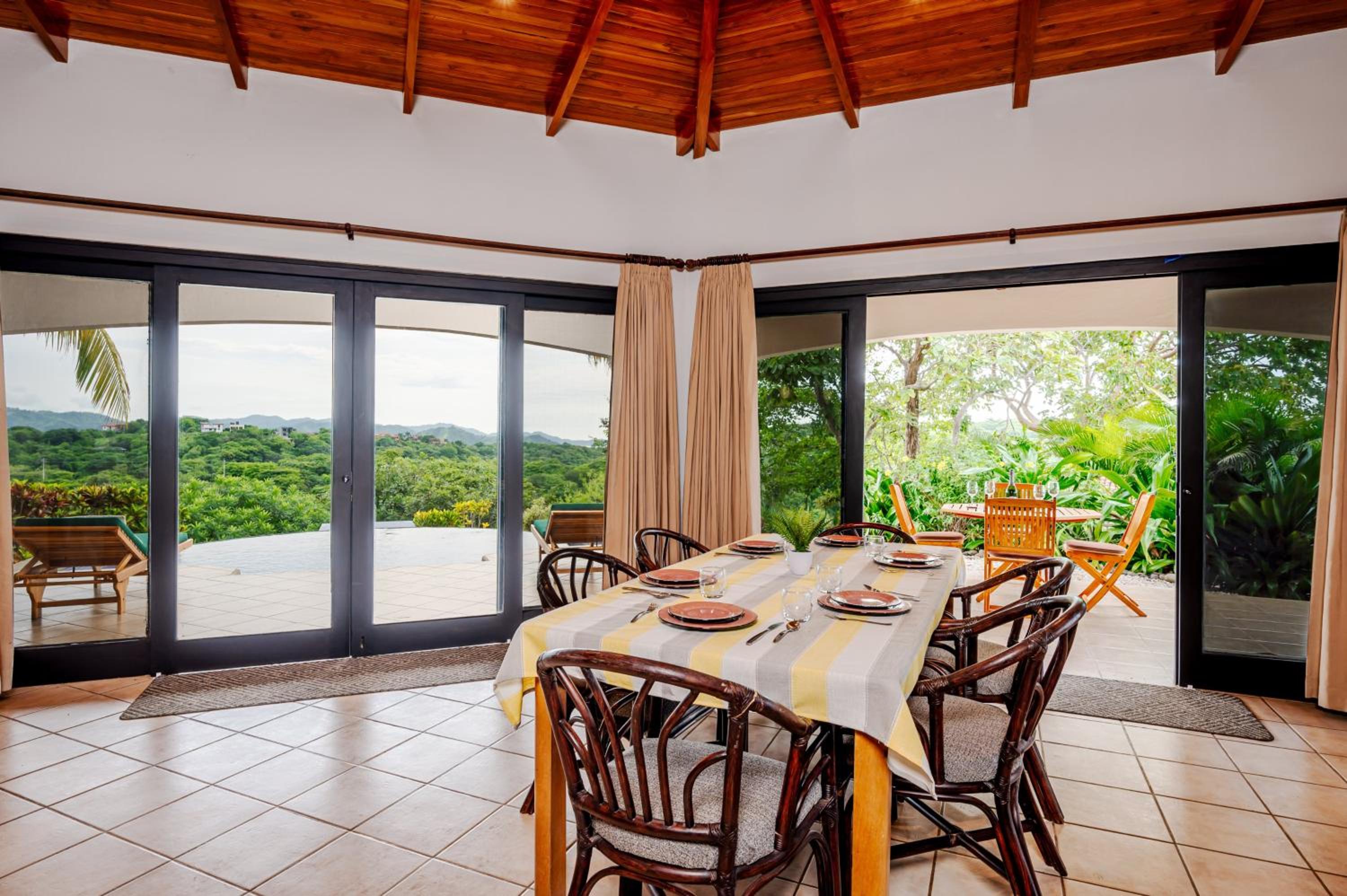 Vista Oceano 5br Villa With Bay View - 7 Guests