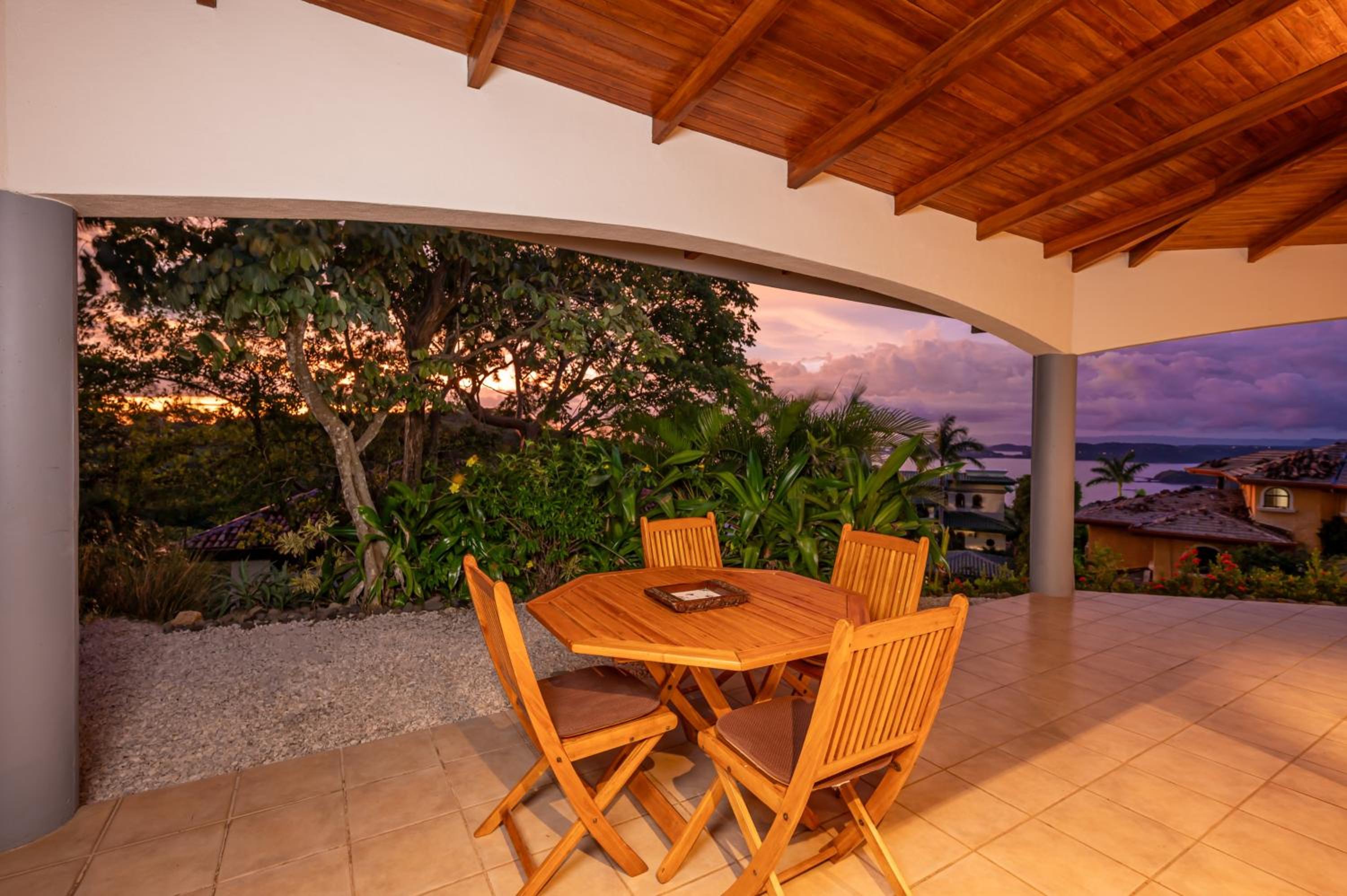 Vista Oceano 5br Villa With Bay View - 7 Guests