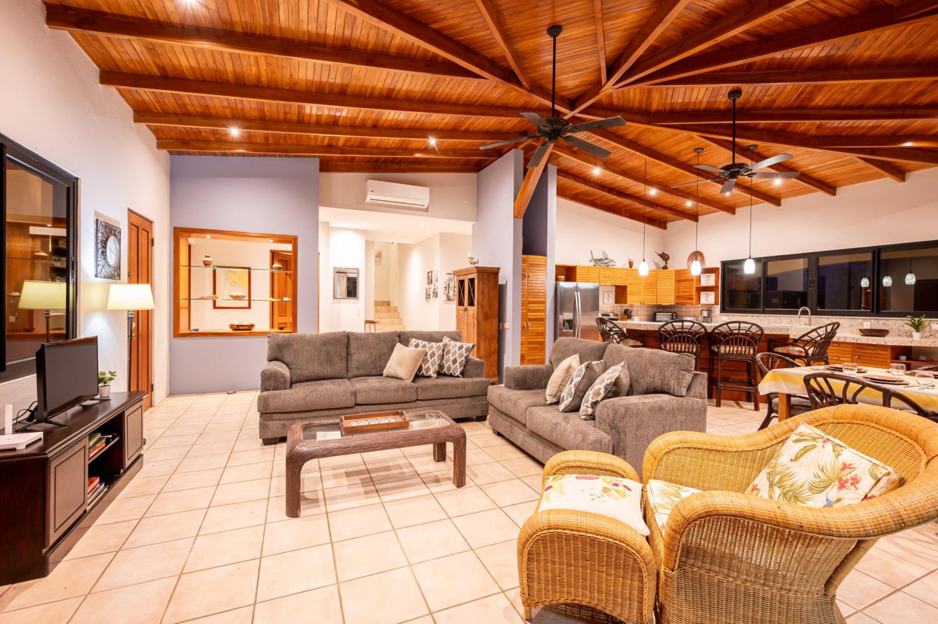 Vista Oceano 5br Villa With Bay View - 7 Guests