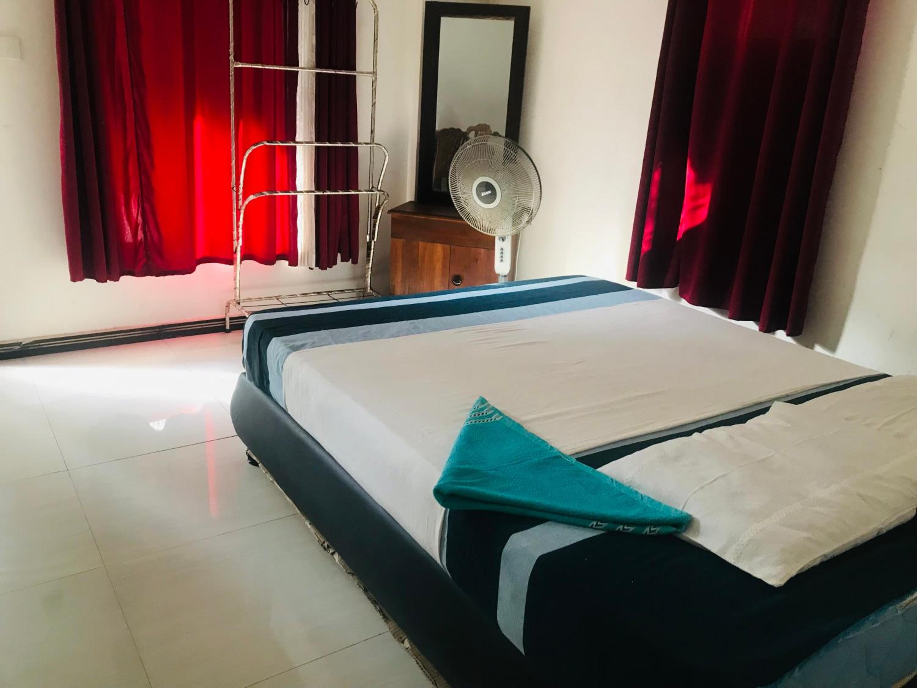 Hotel Deshapriya