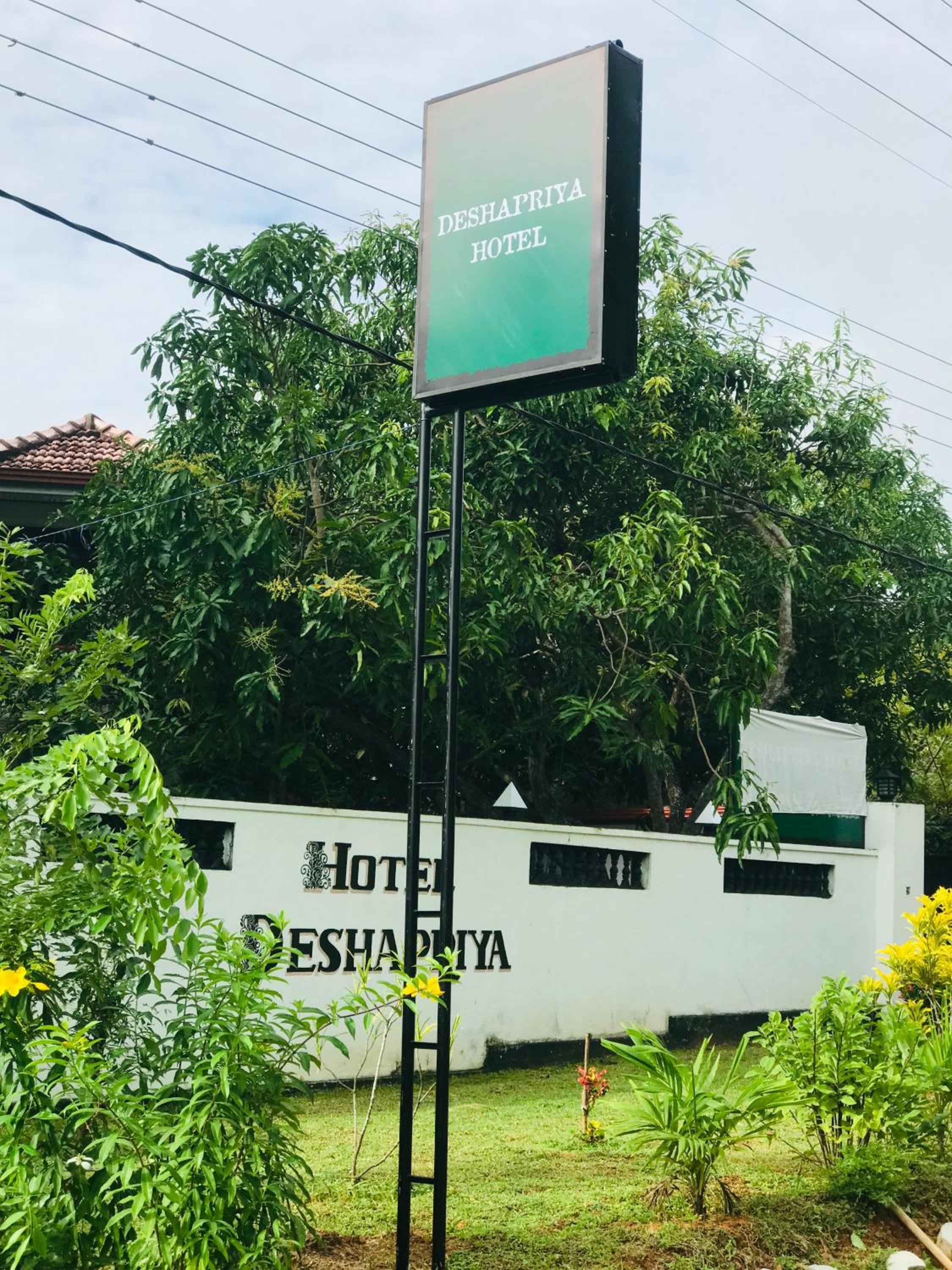 Hotel Deshapriya