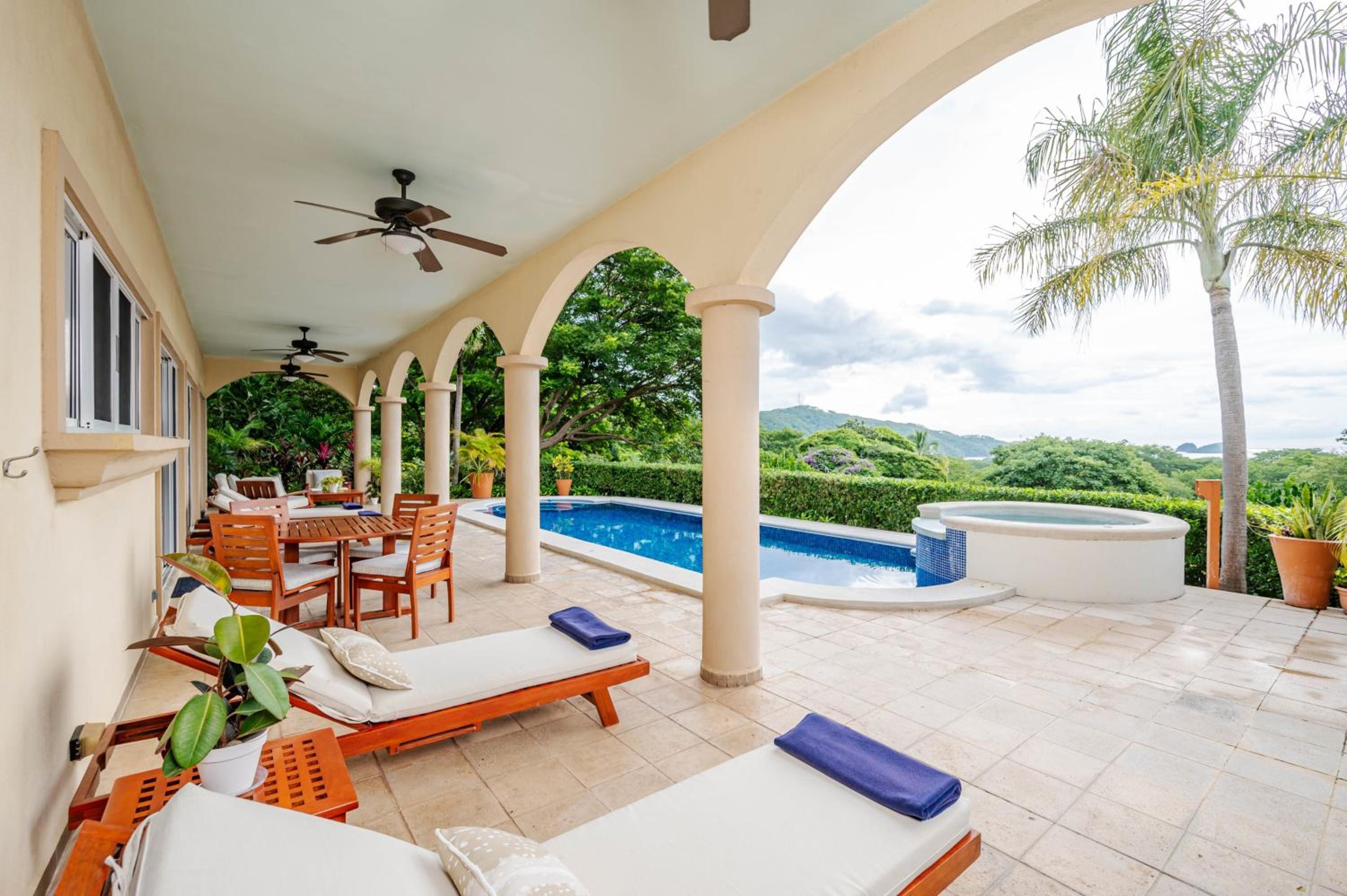 Nube Nueve 5BR Villa w Pool & Ocean Views