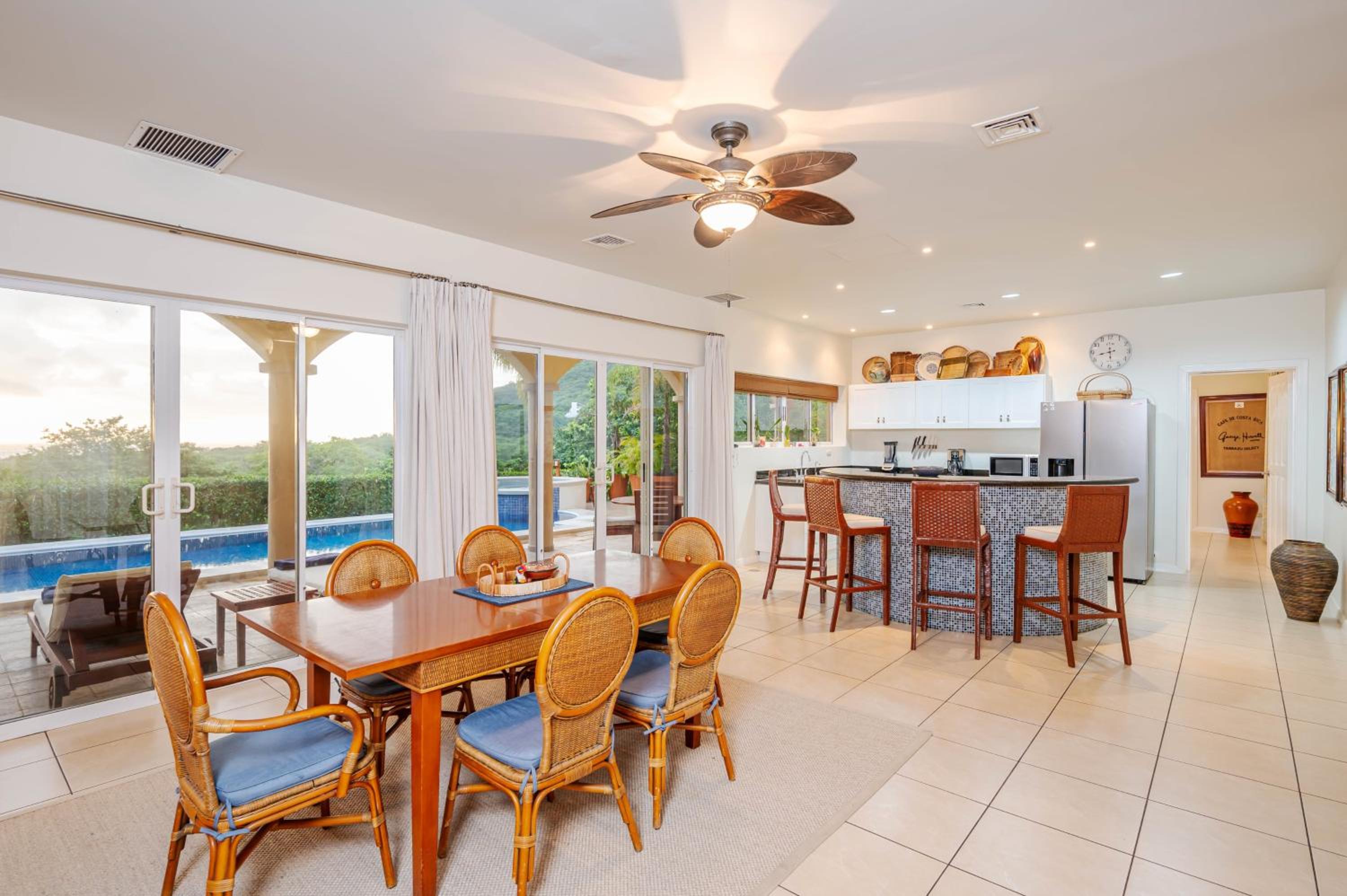 Nube Nueve 5BR Villa w Pool & Ocean Views