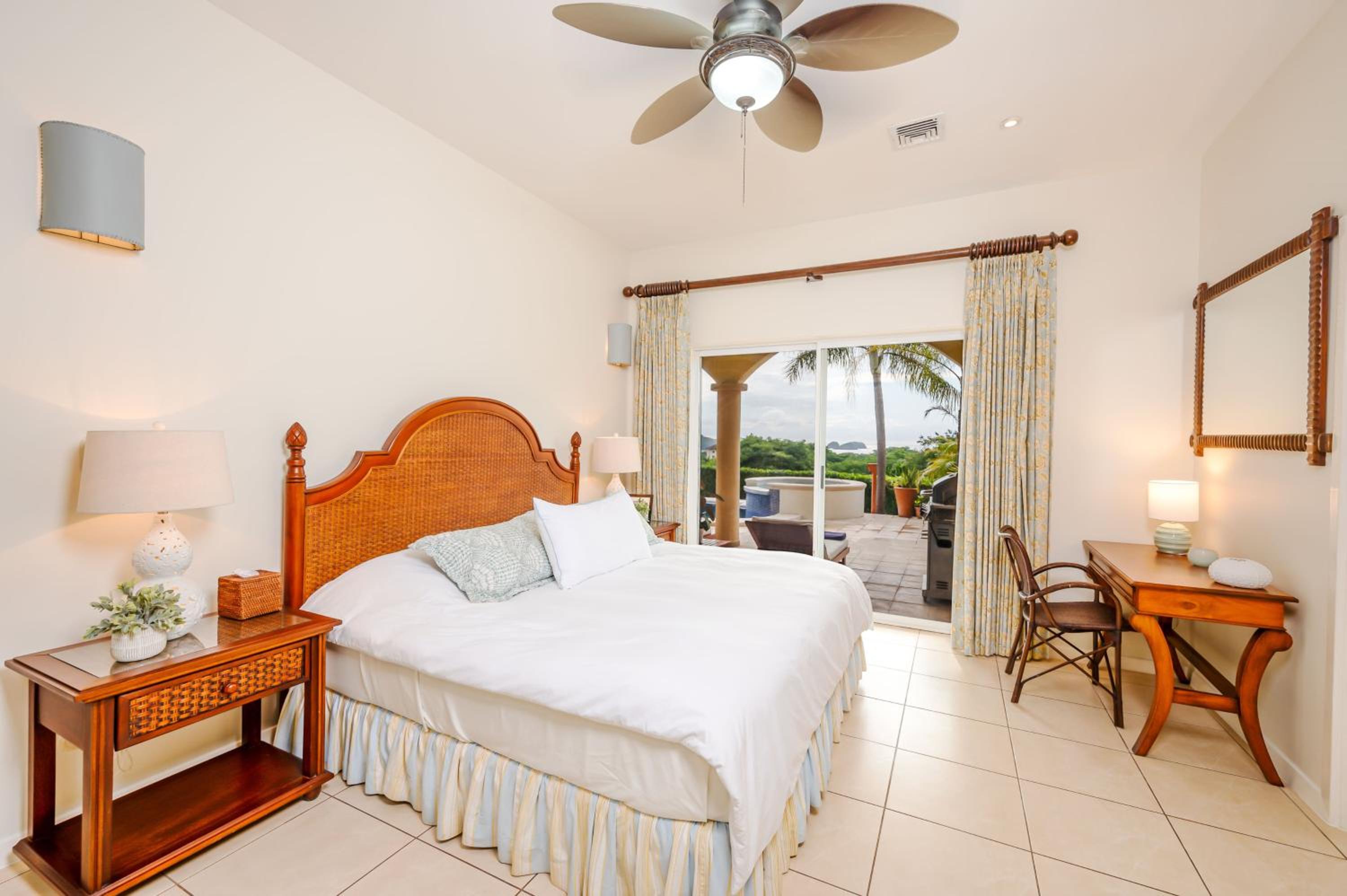 Nube Nueve 5BR Villa w Pool & Ocean Views