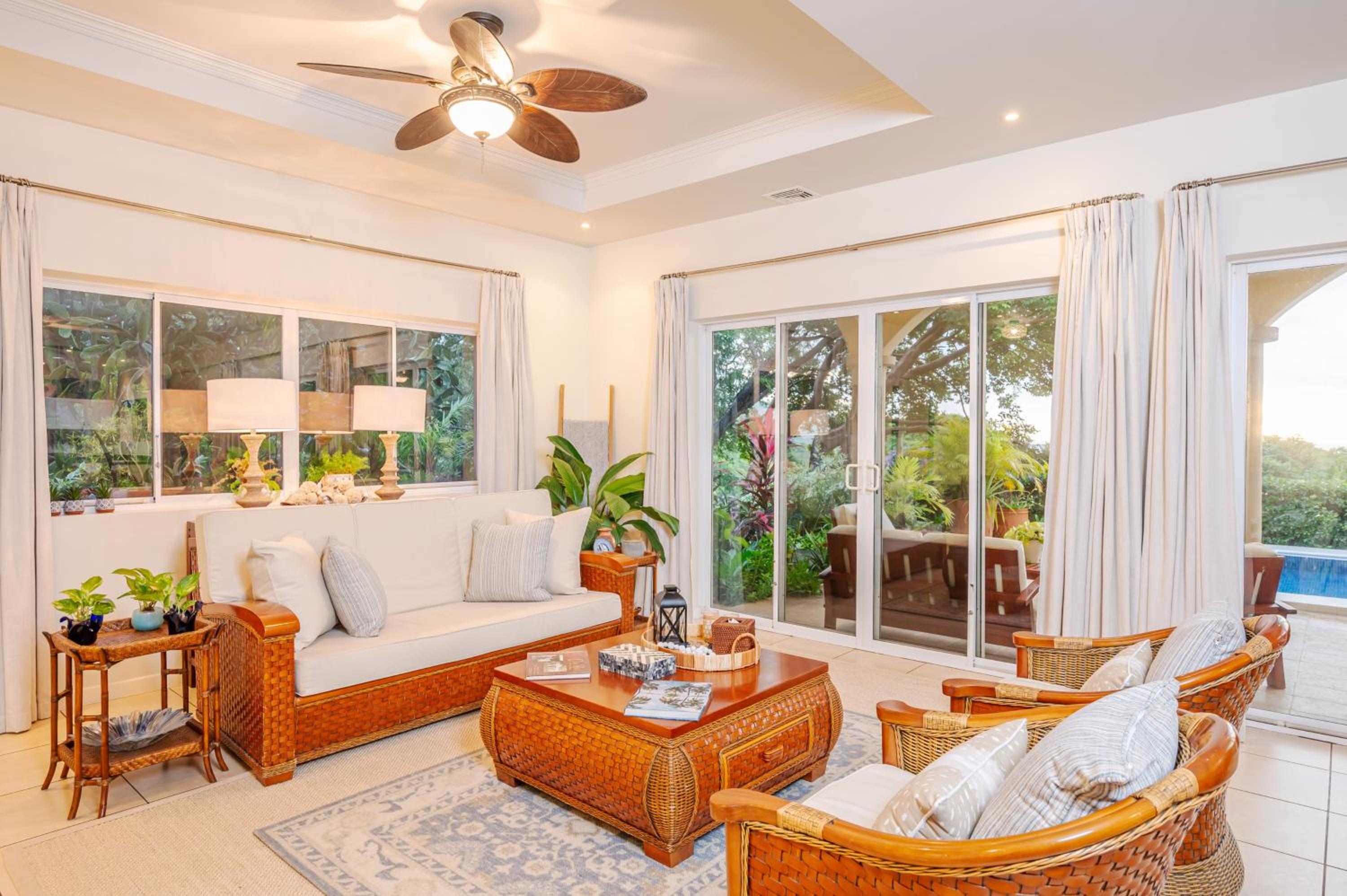 Nube Nueve 5BR Villa w Pool & Ocean Views