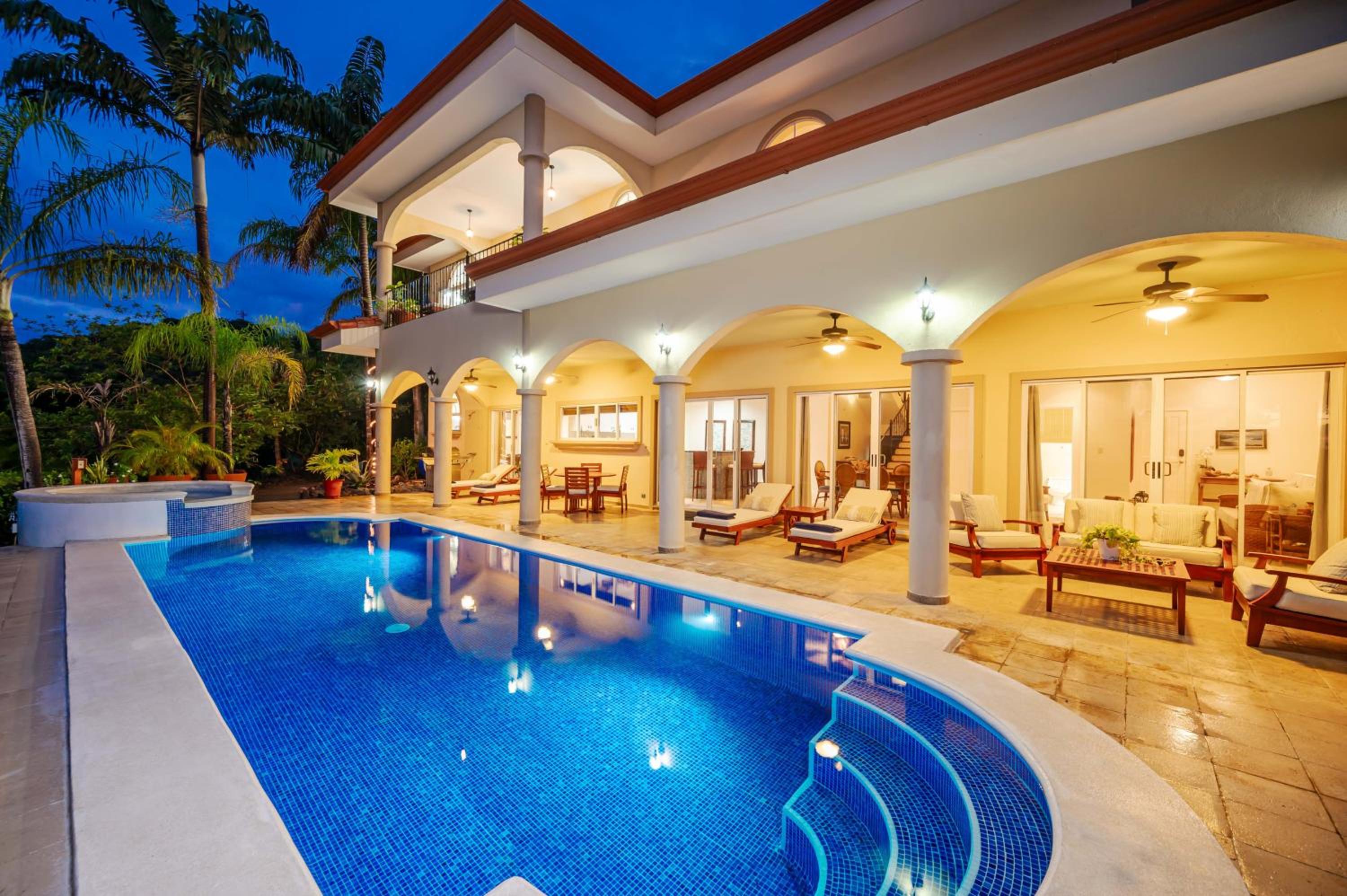 Nube Nueve 5BR Villa w Pool & Ocean Views