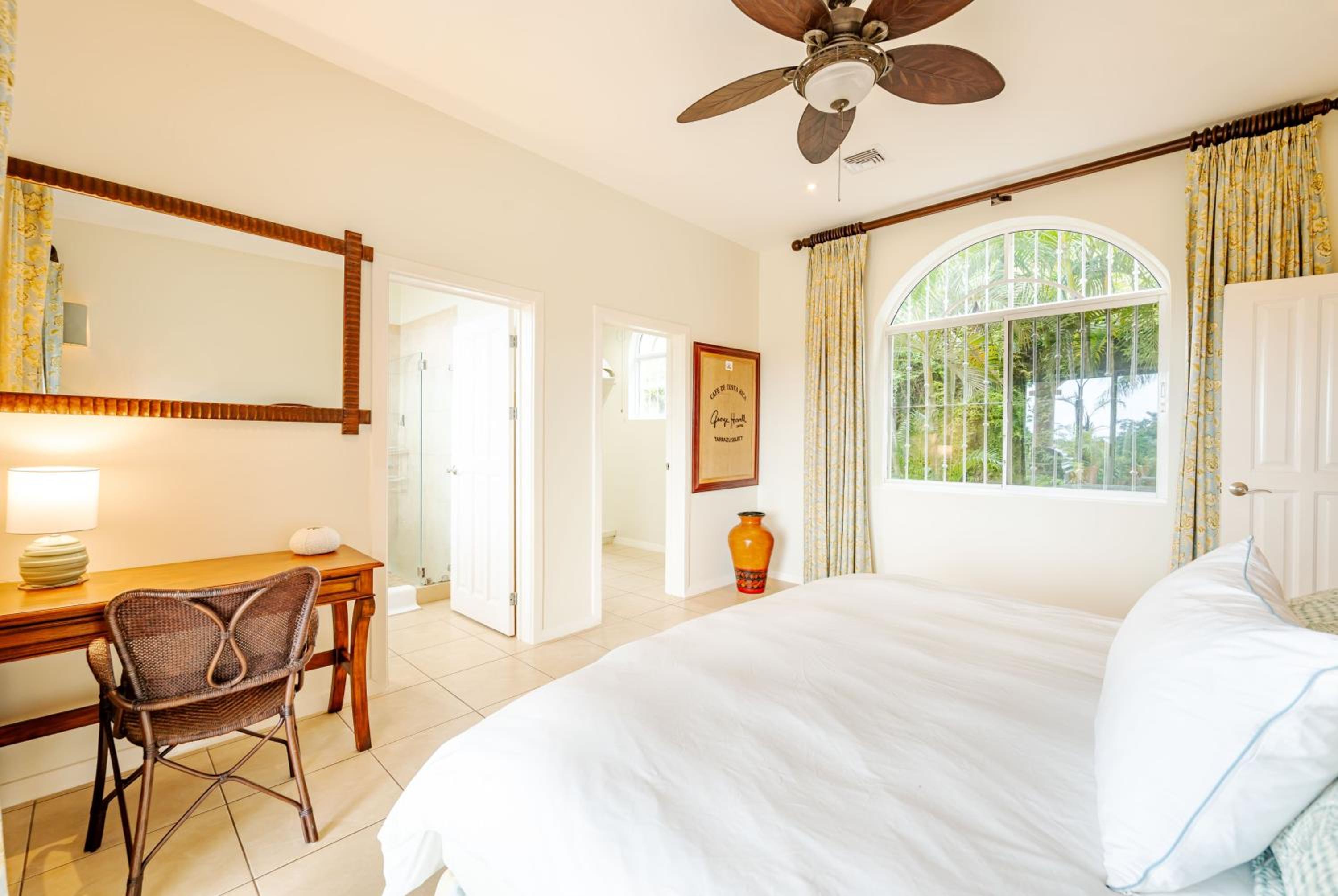 Nube Nueve 5BR Villa w Pool & Ocean Views