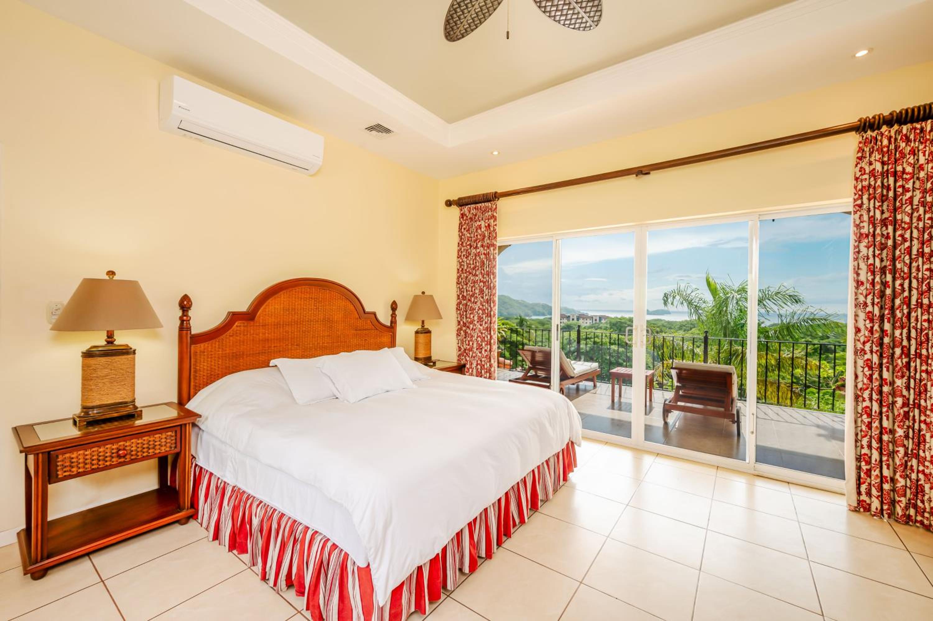 Nube Nueve 5BR Villa w Pool & Ocean Views