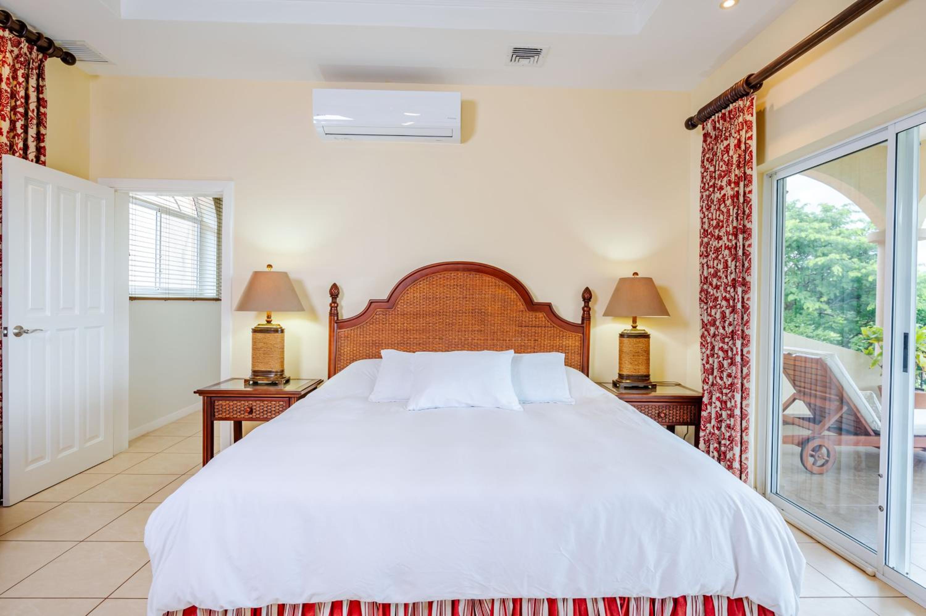 Nube Nueve 5BR Villa w Pool & Ocean Views