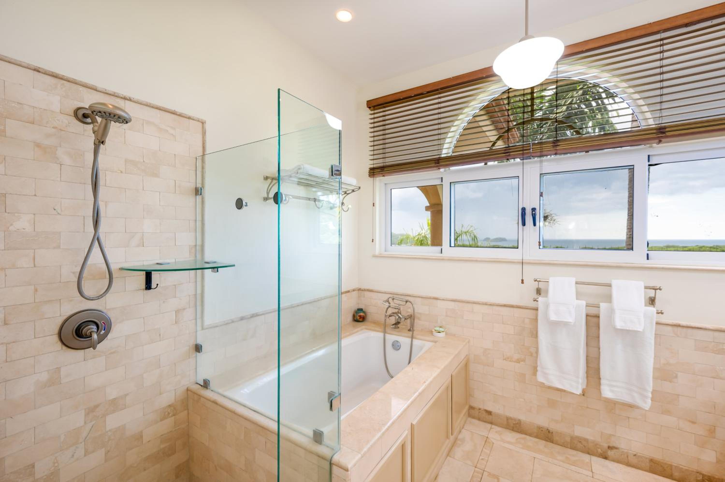 Nube Nueve 5BR Villa w Pool & Ocean Views