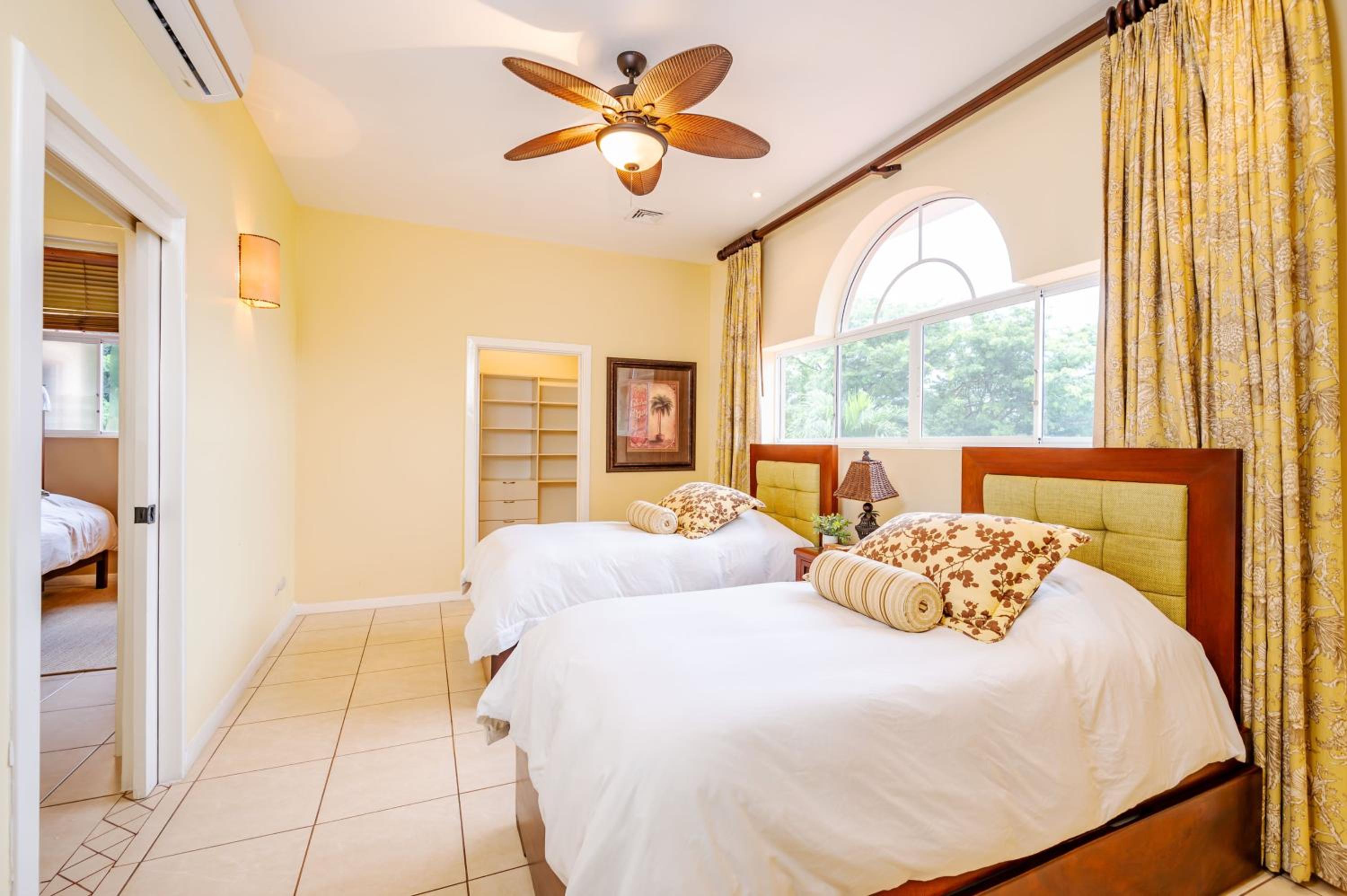 Nube Nueve 5BR Villa w Pool & Ocean Views