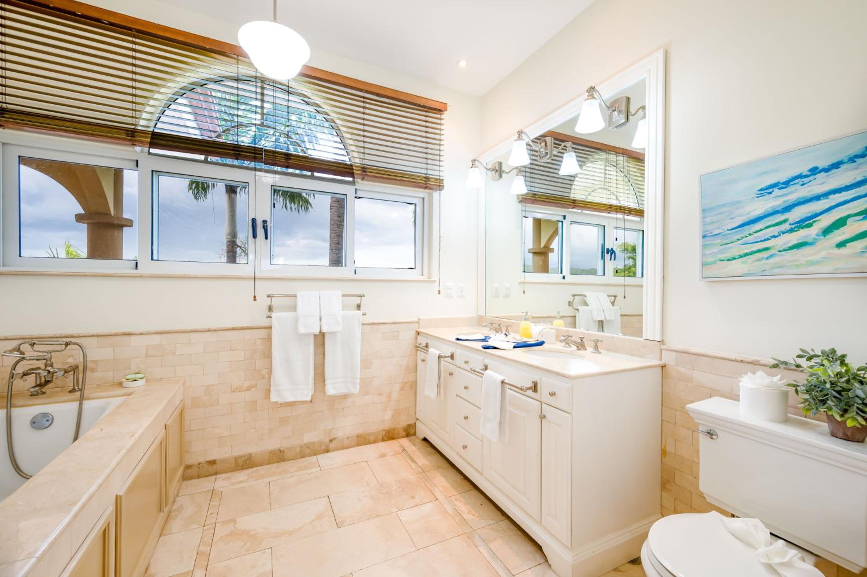 Nube Nueve 5BR Villa w Pool & Ocean Views