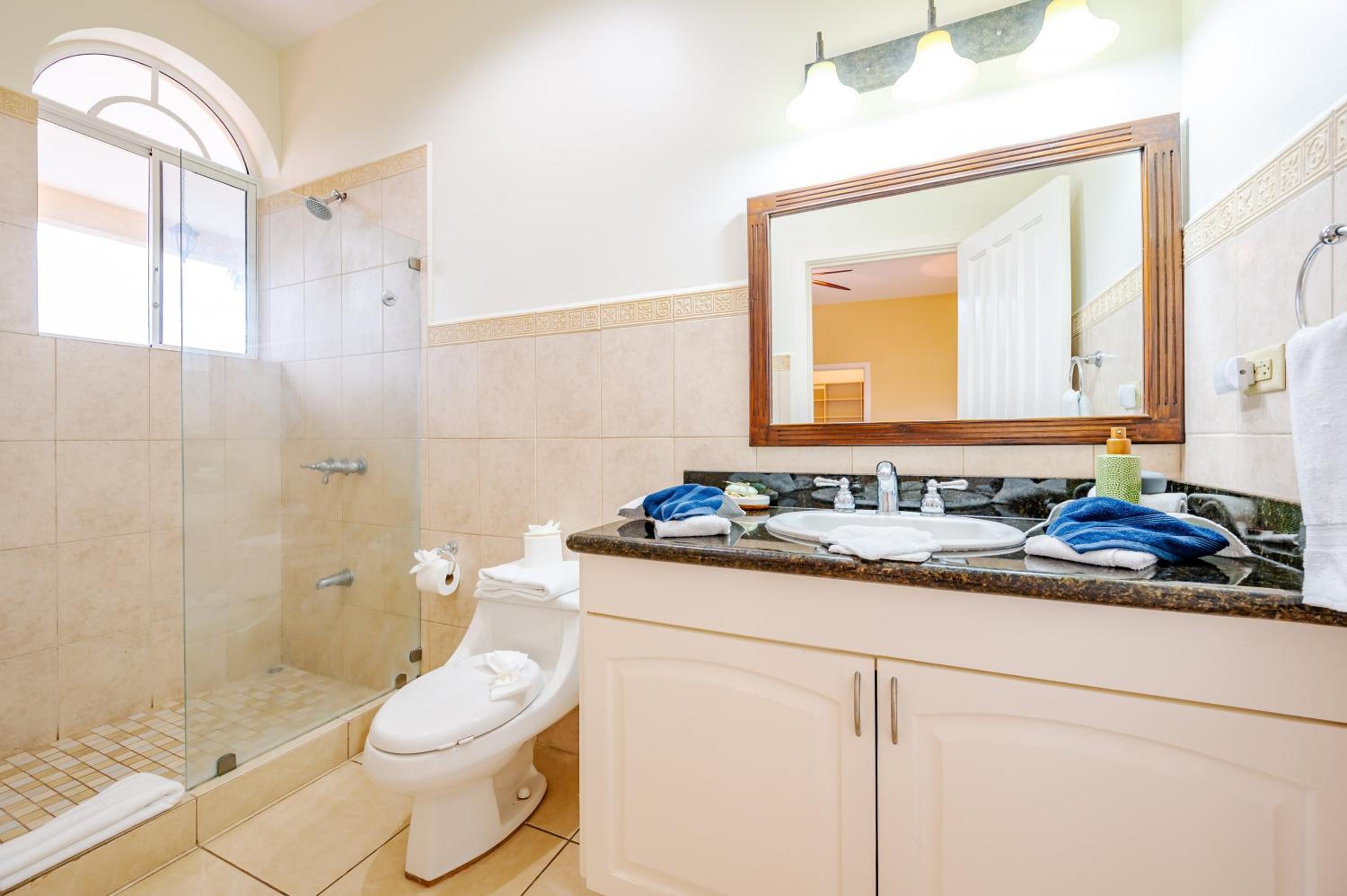 Nube Nueve 5BR Villa w Pool & Ocean Views
