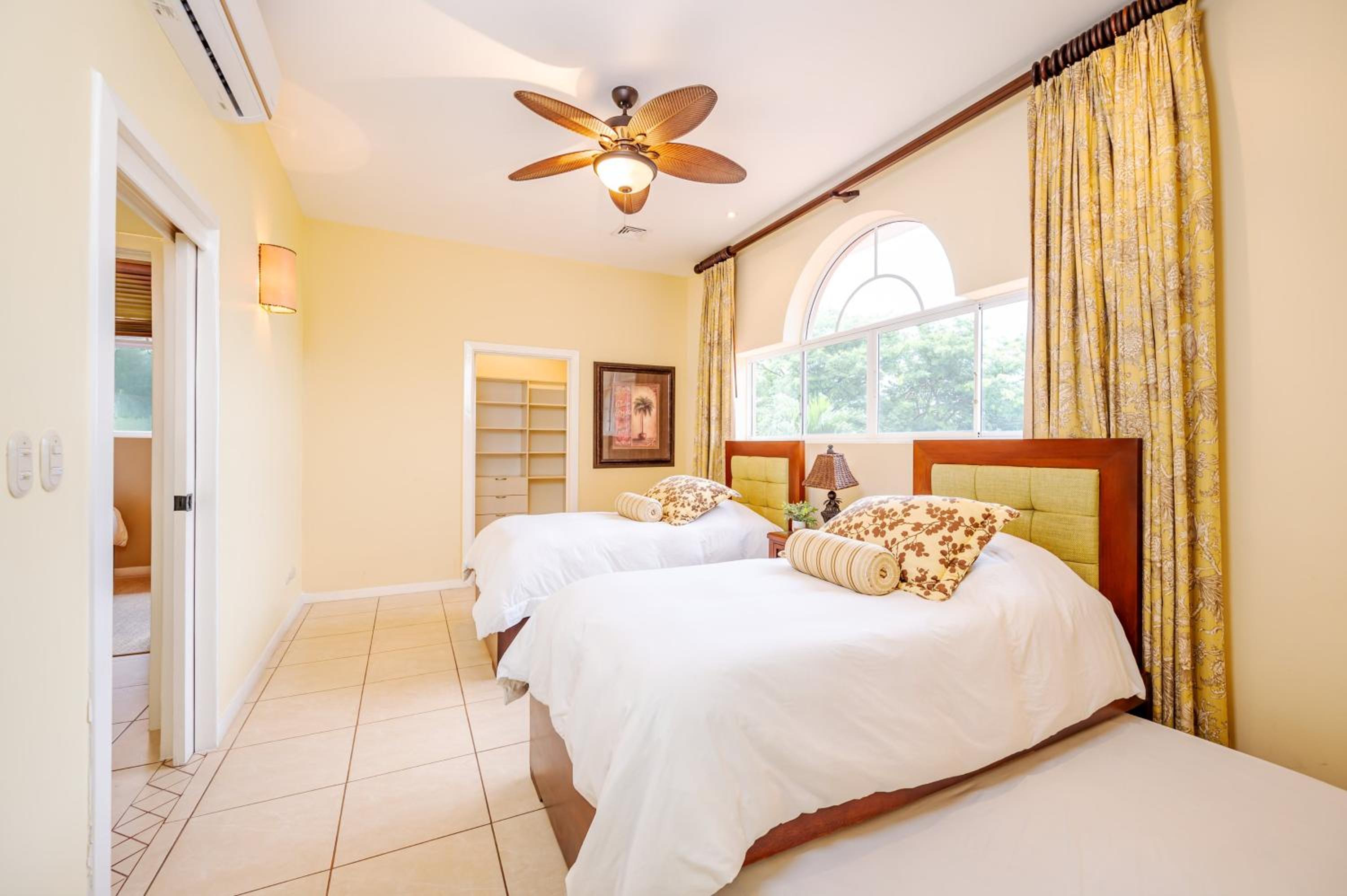 Nube Nueve 5BR Villa w Pool & Ocean Views