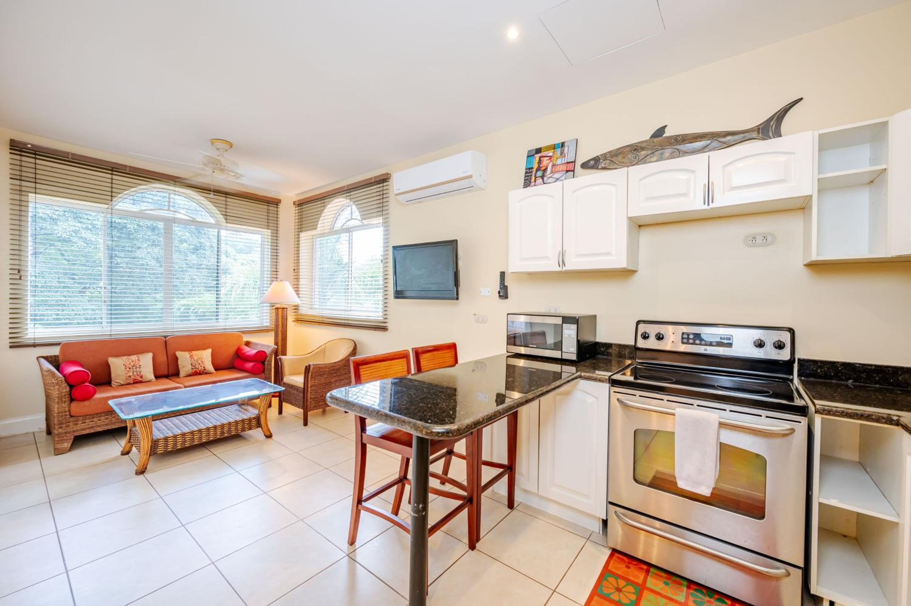 Nube Nueve 5BR Villa w Pool & Ocean Views