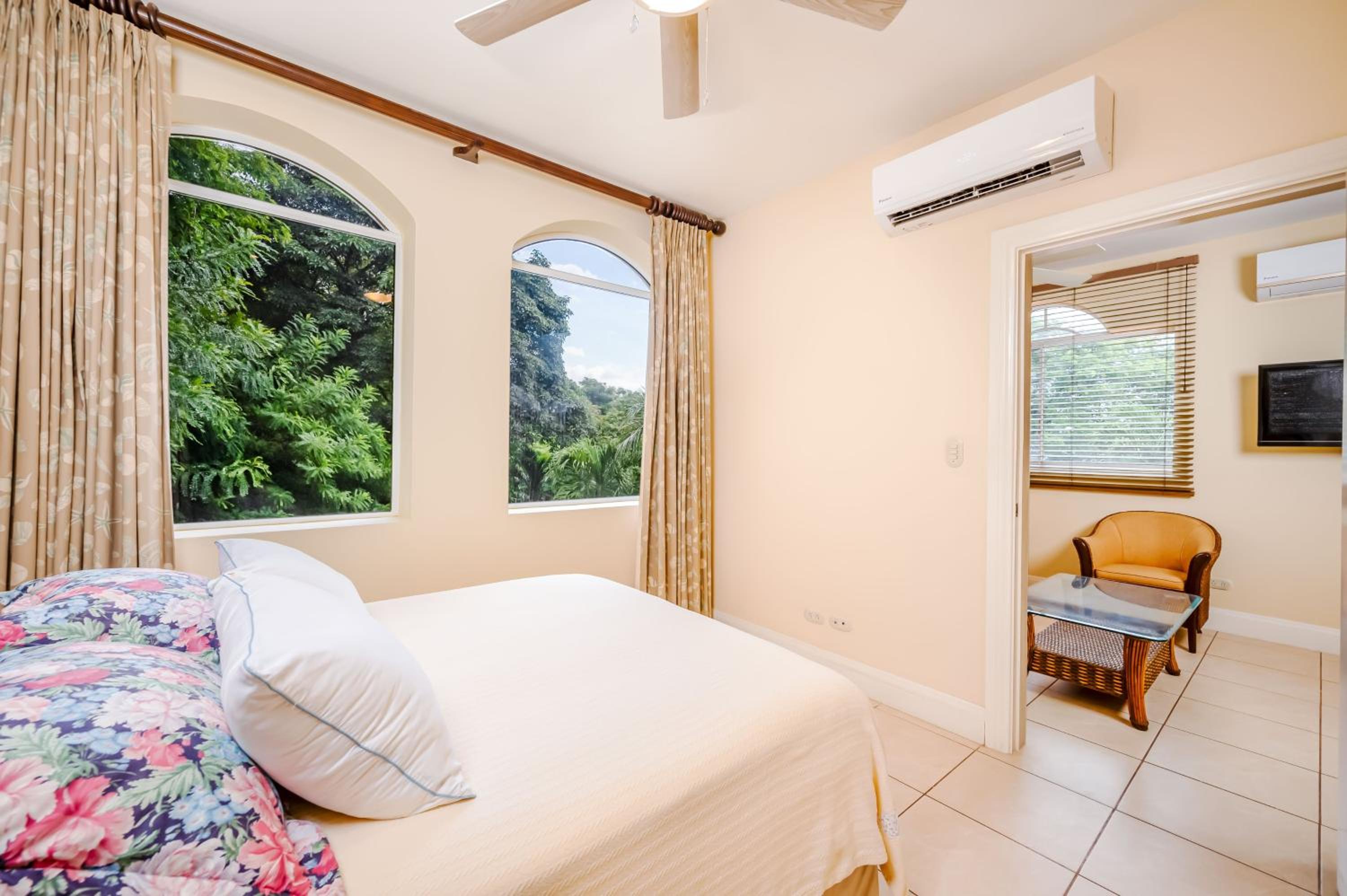 Nube Nueve 5BR Villa w Pool & Ocean Views