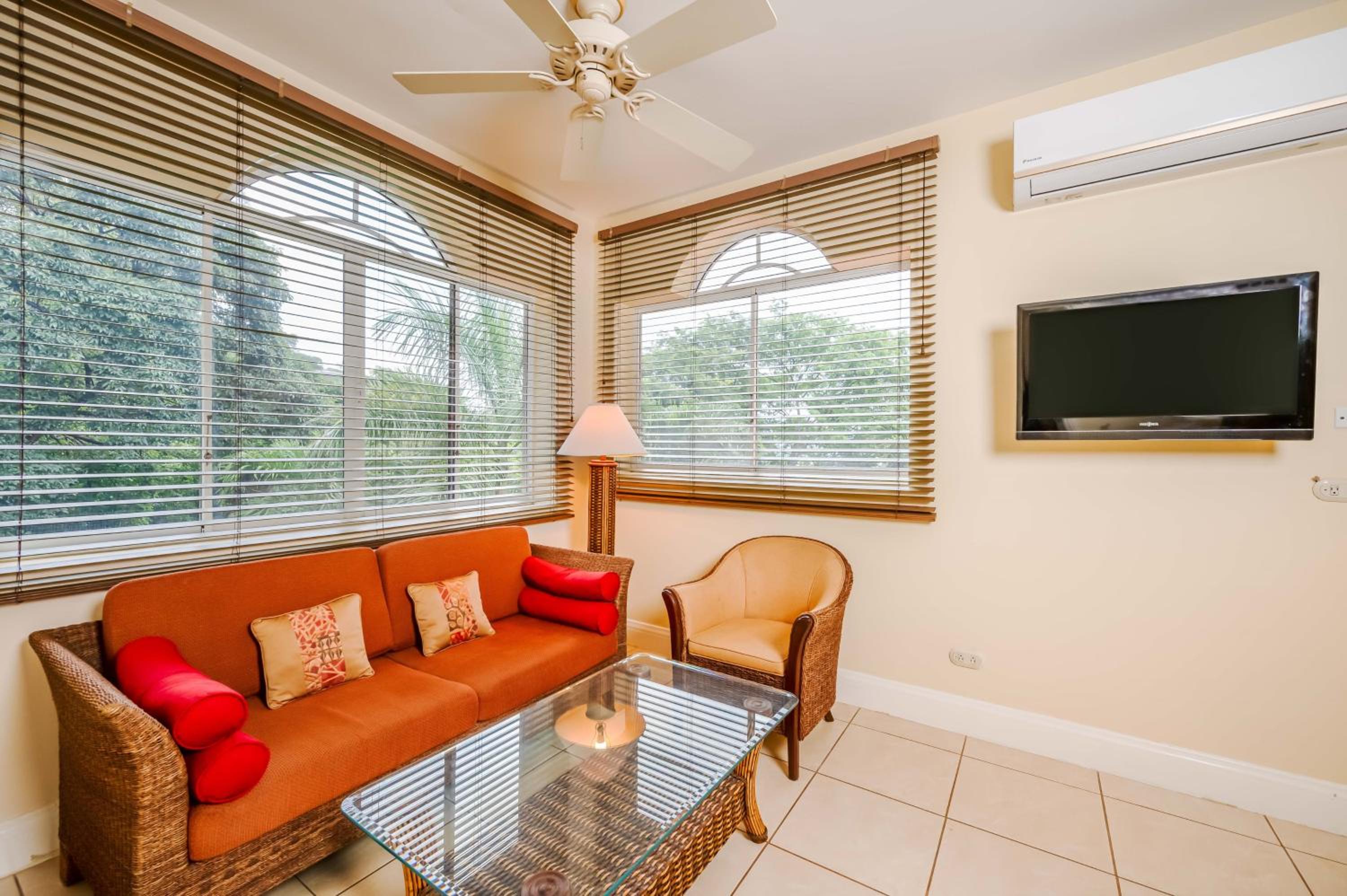Nube Nueve 5BR Villa w Pool & Ocean Views