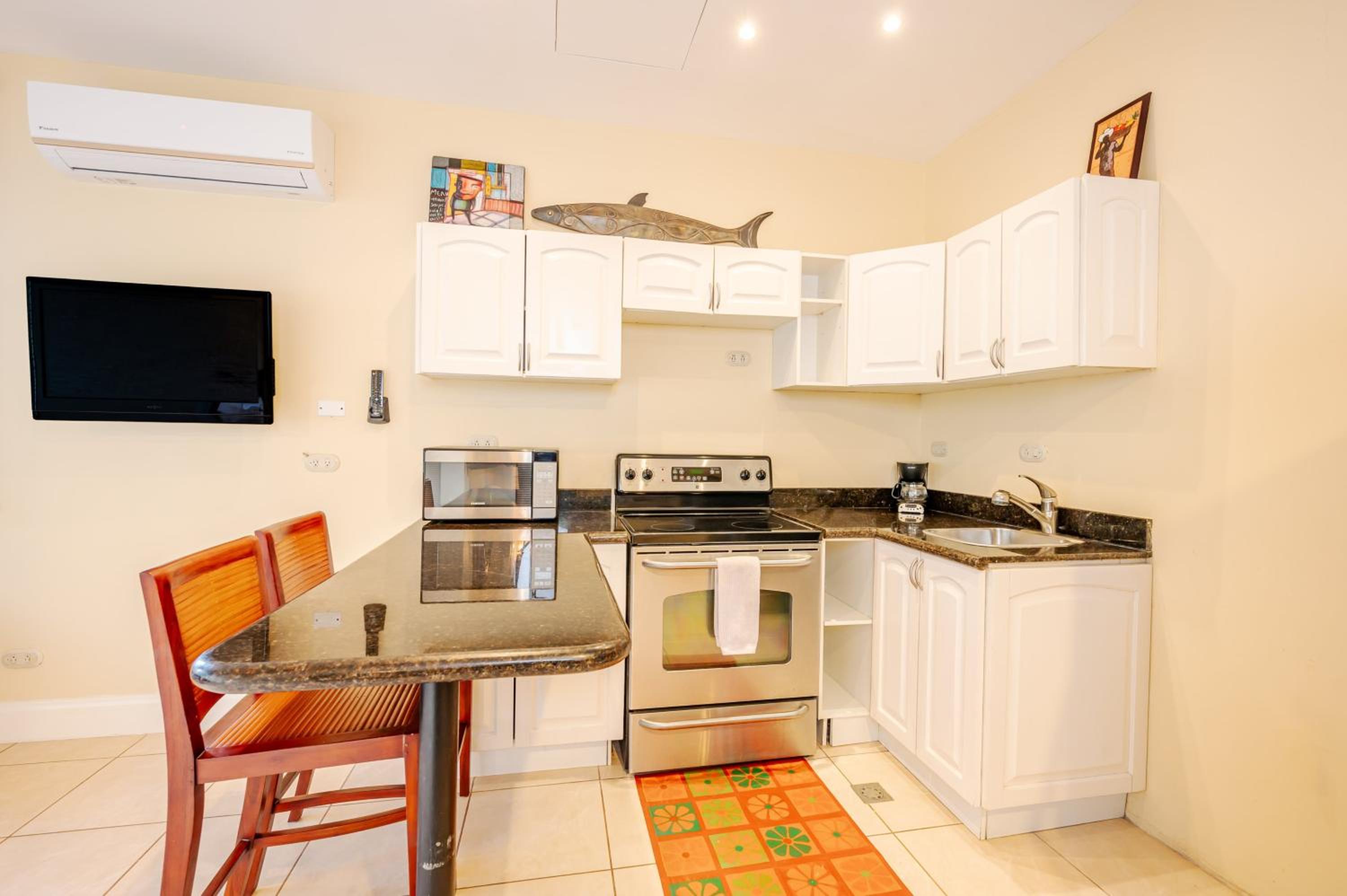 Nube Nueve 5BR Villa w Pool & Ocean Views