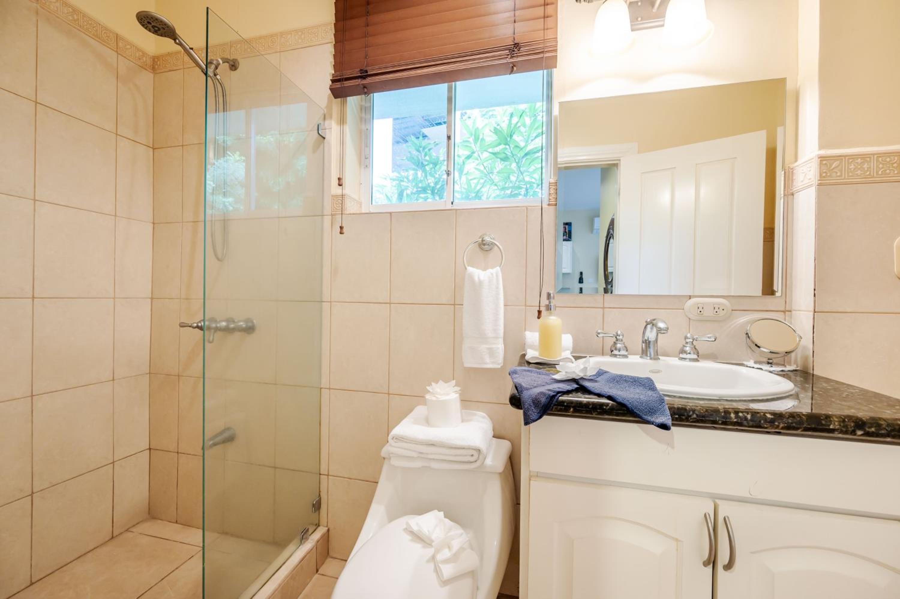 Nube Nueve 5BR Villa w Pool & Ocean Views
