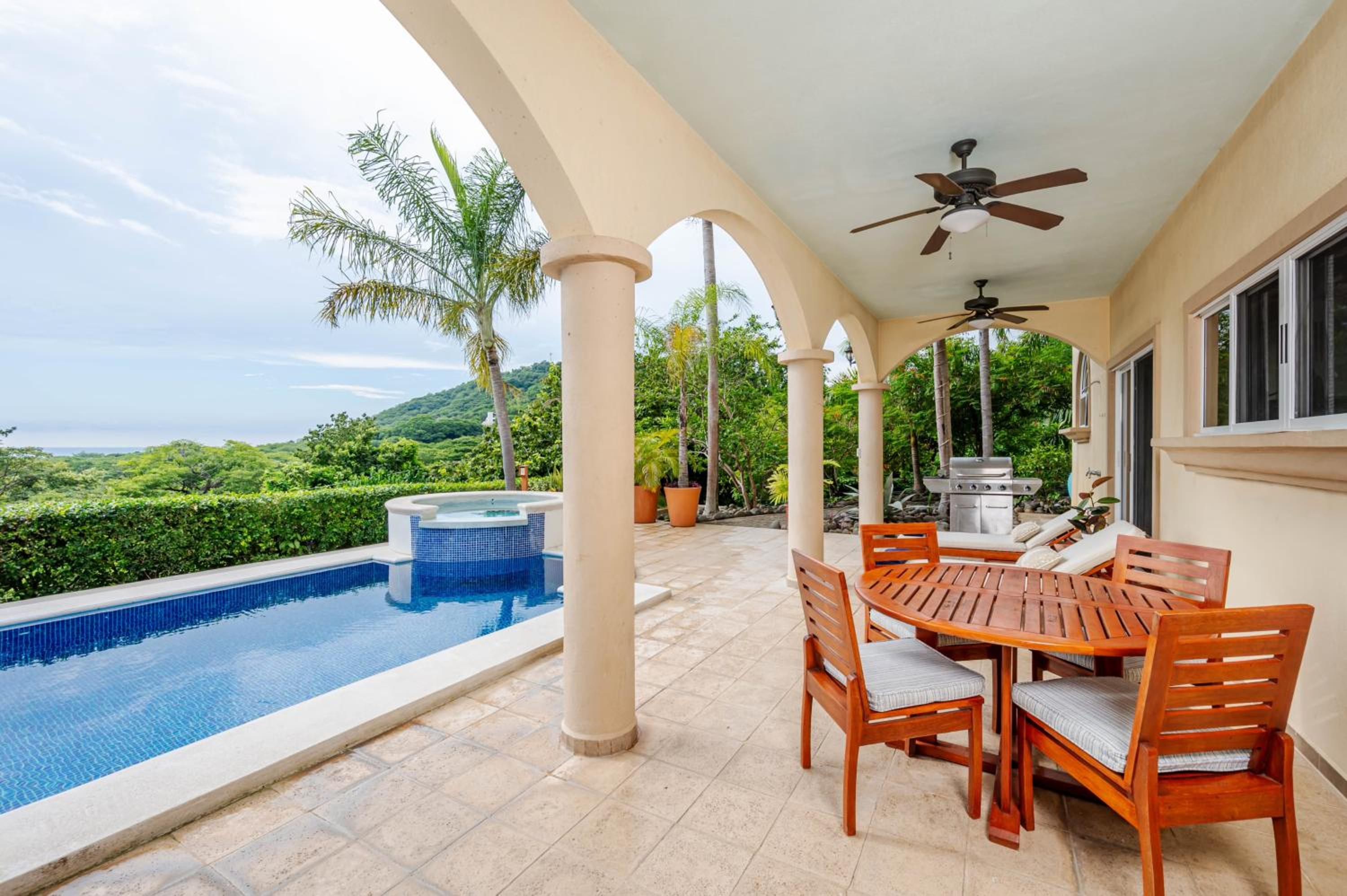 Nube Nueve 5BR Villa w Pool & Ocean Views
