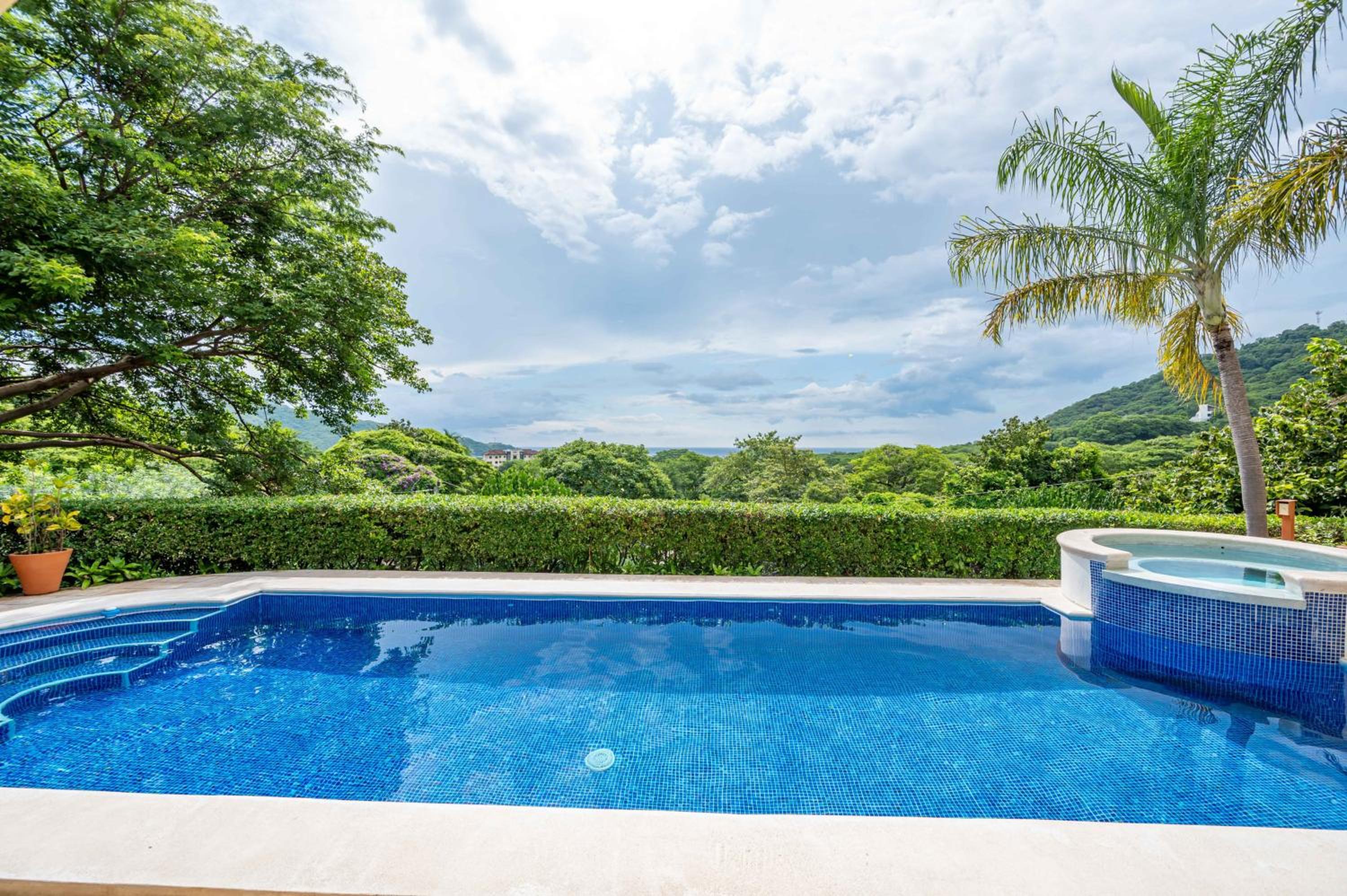 Nube Nueve 5BR Villa w Pool & Ocean Views