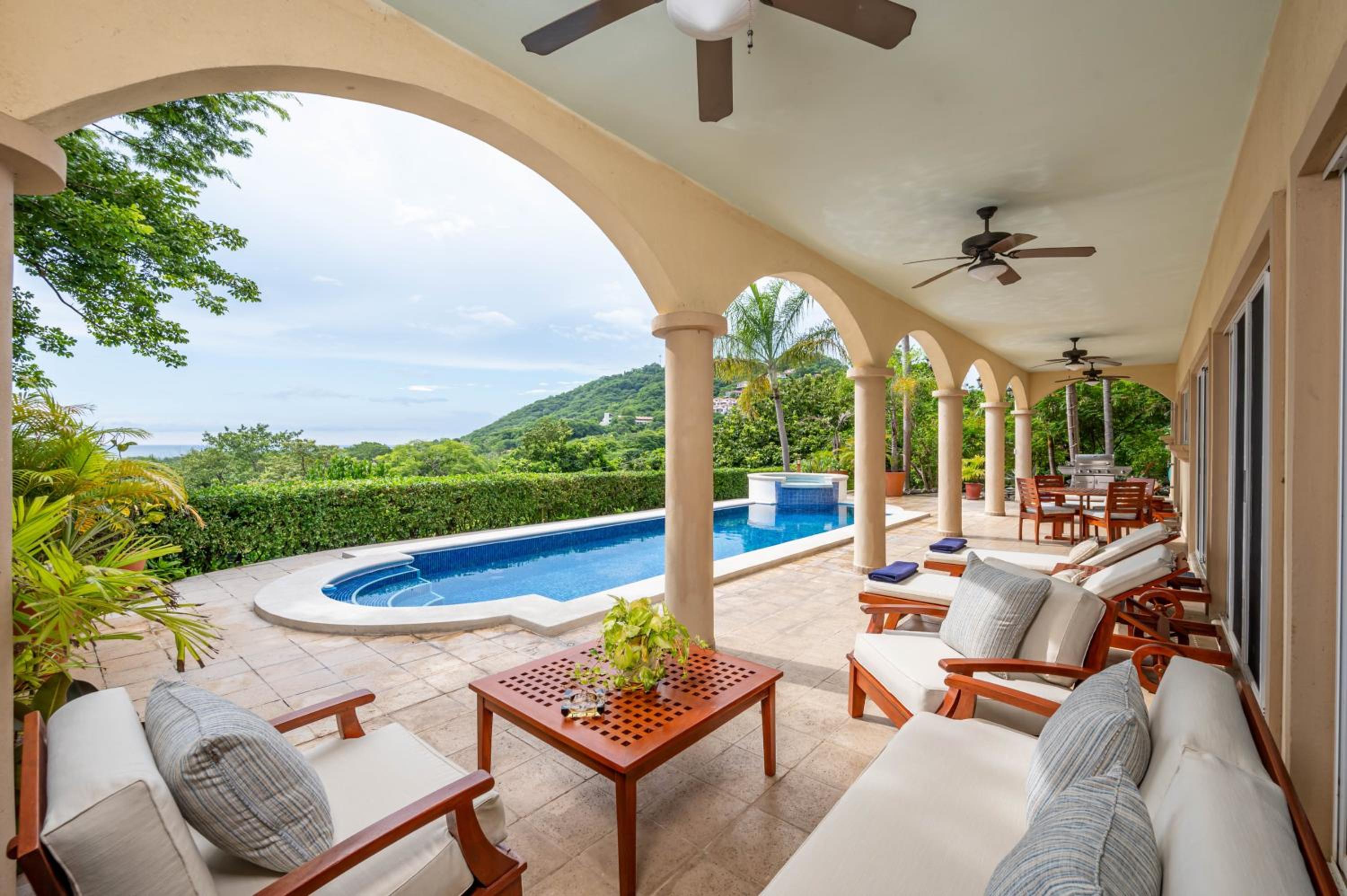 Nube Nueve 5BR Villa w Pool & Ocean Views