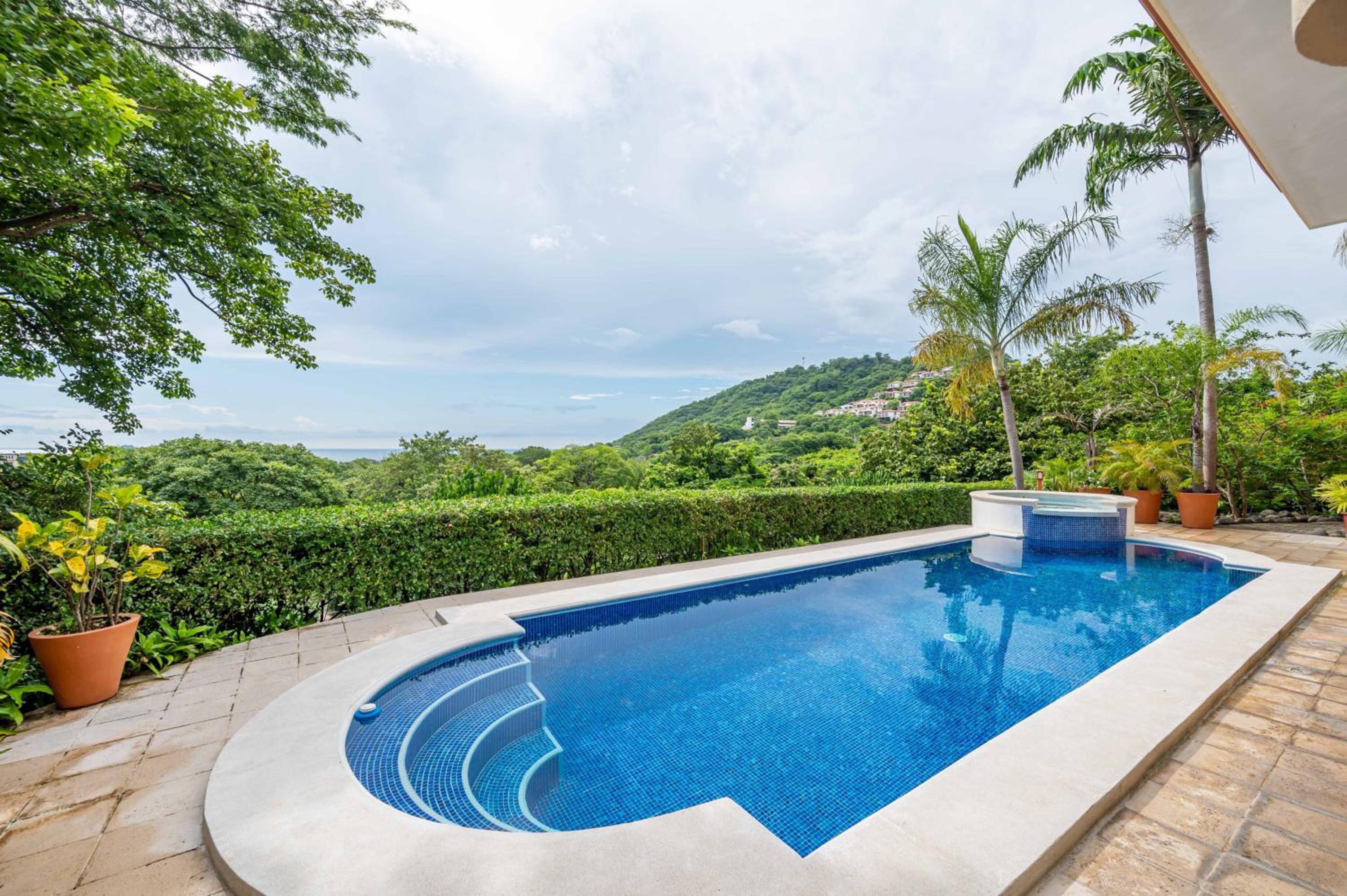 Nube Nueve 5BR Villa w Pool & Ocean Views