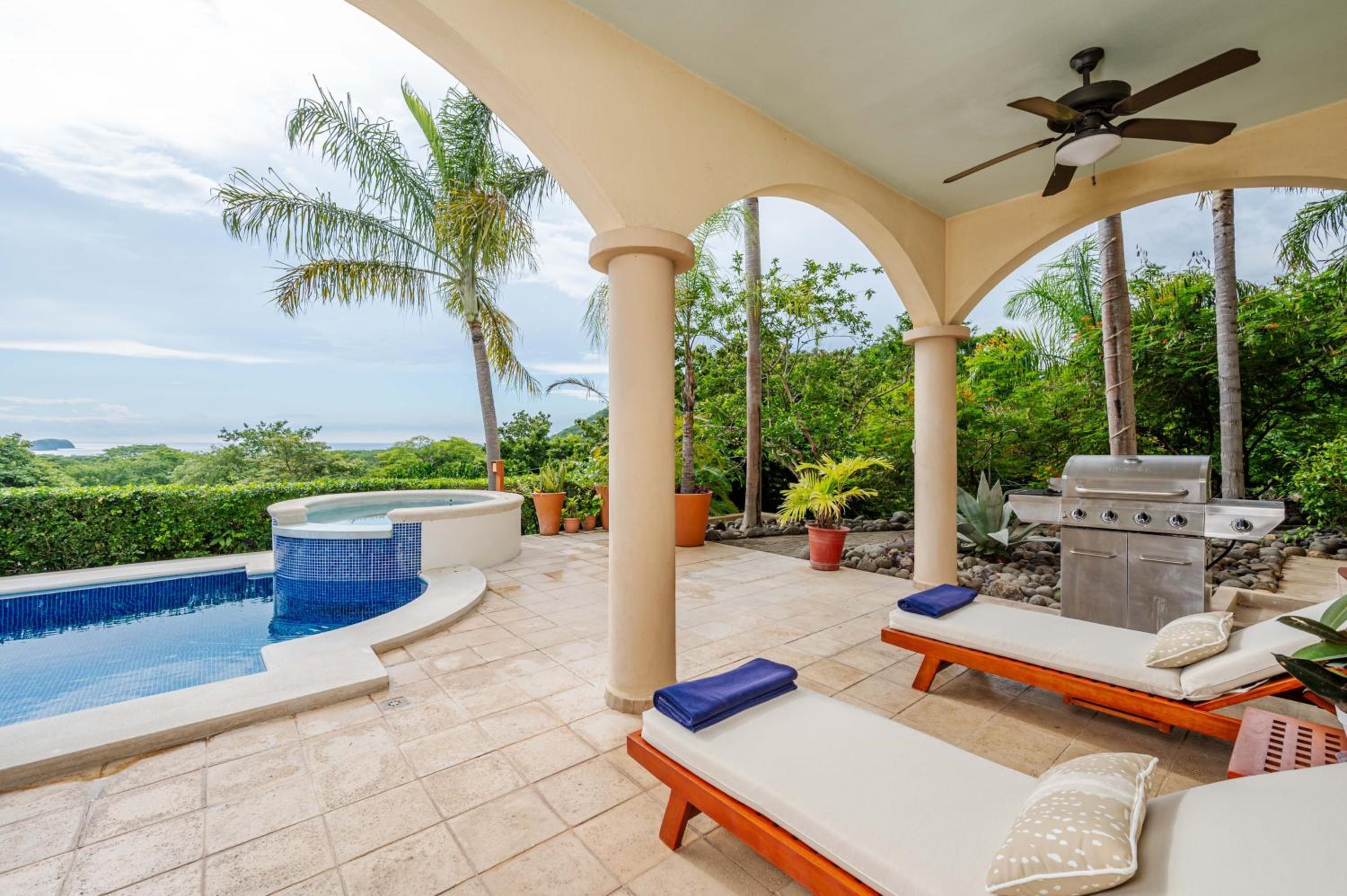 Nube Nueve 5BR Villa w Pool & Ocean Views