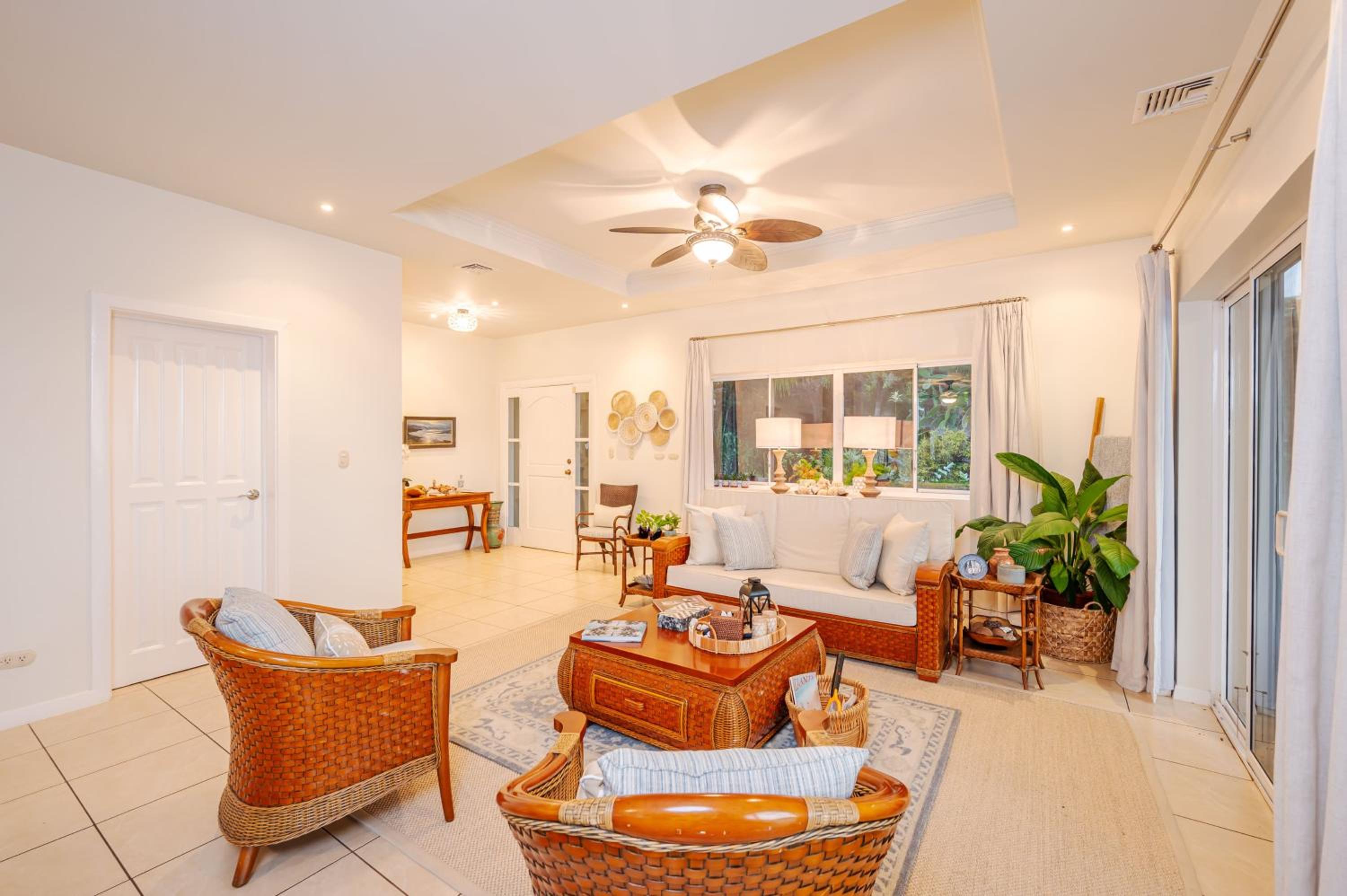 Nube Nueve 5BR Villa w Pool & Ocean Views