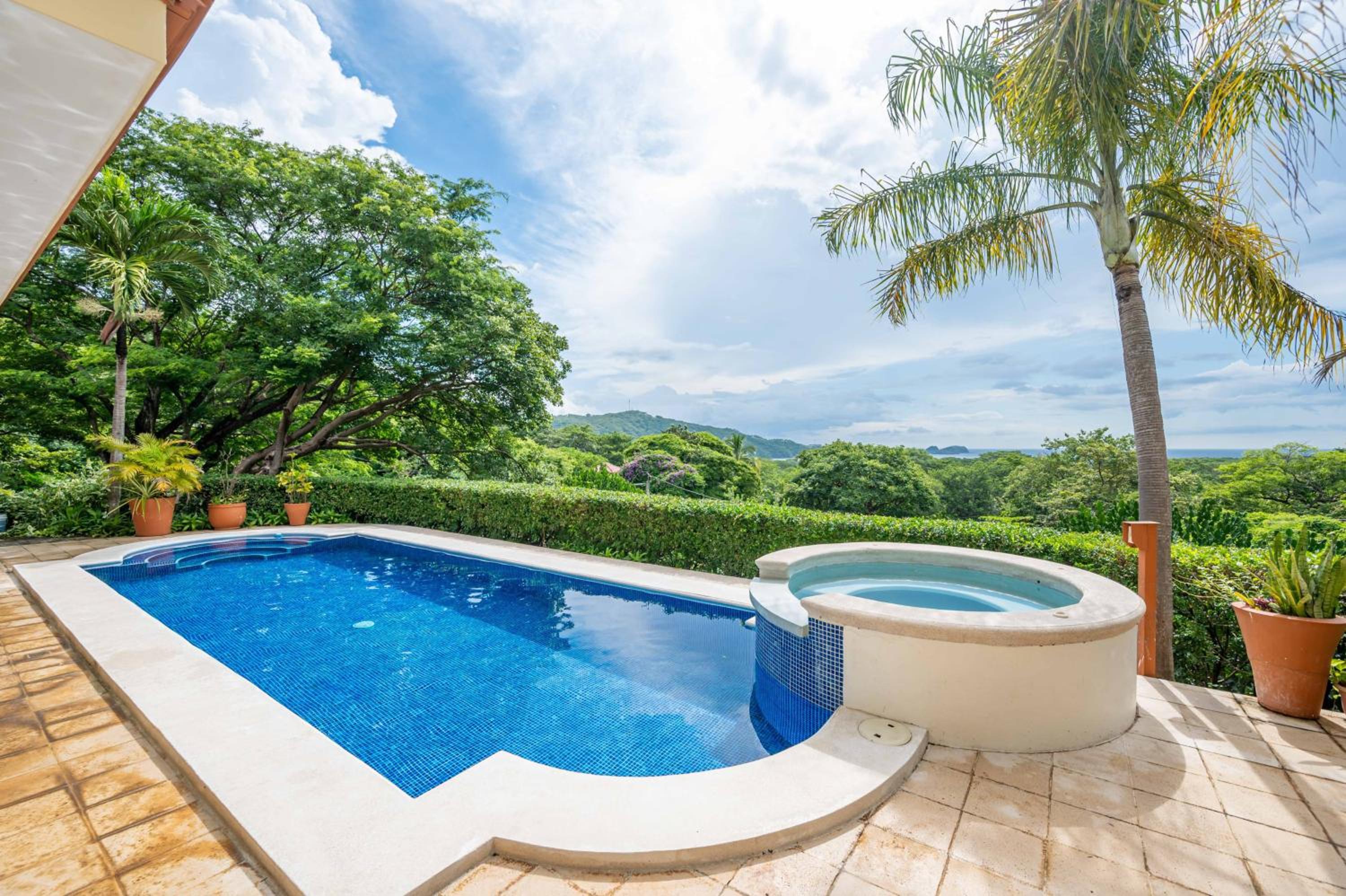 Nube Nueve 5BR Villa w Pool & Ocean Views