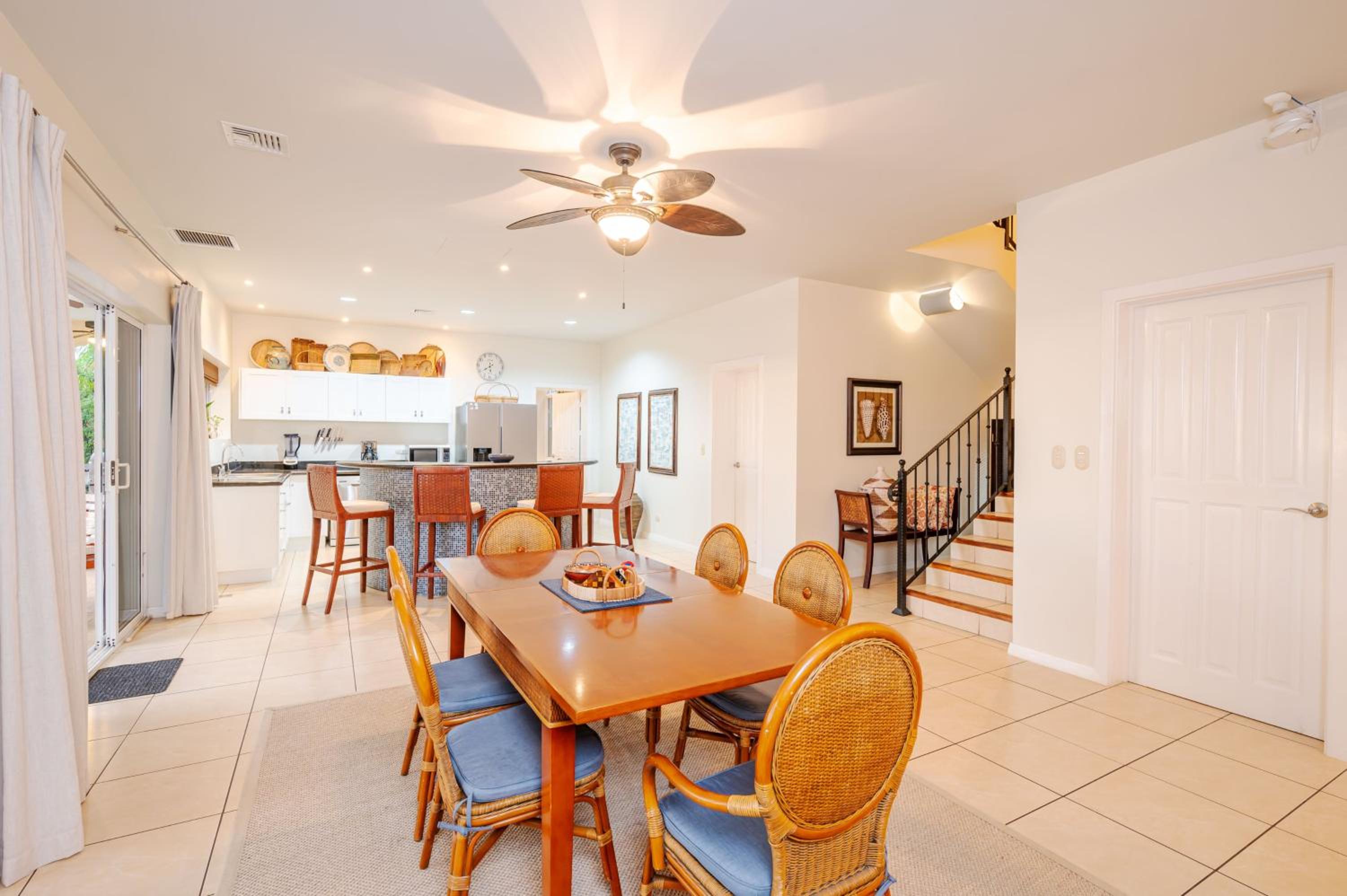Nube Nueve 5BR Villa w Pool & Ocean Views