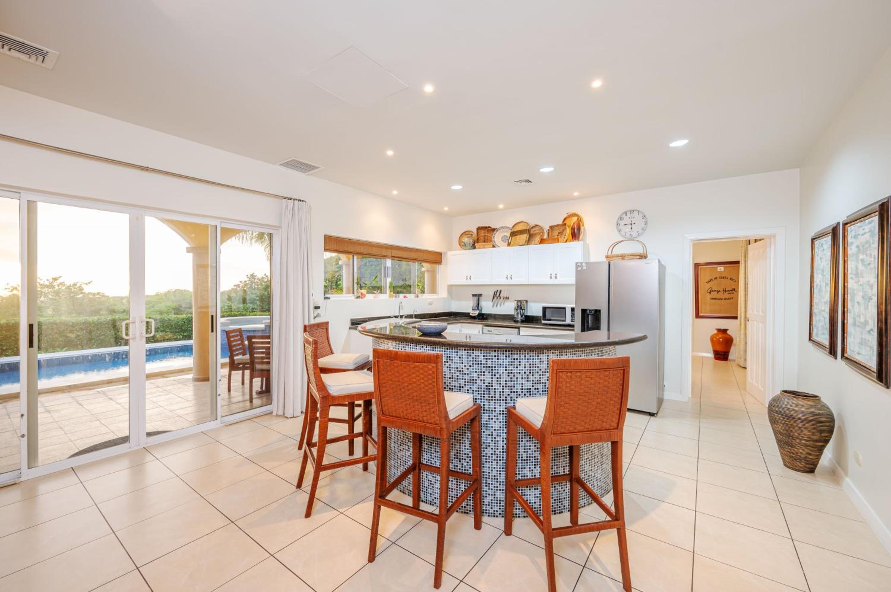 Nube Nueve 5BR Villa w Pool & Ocean Views