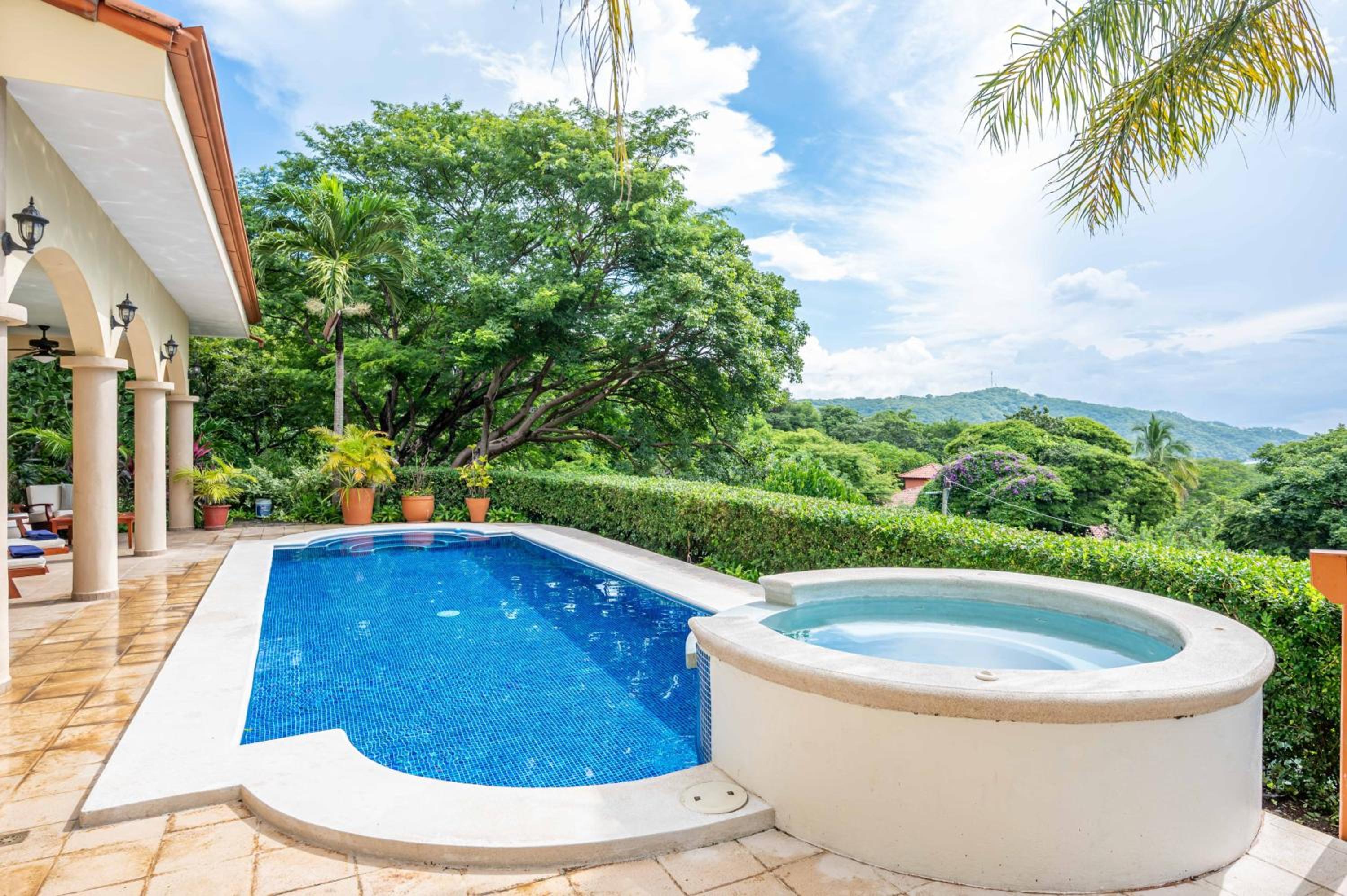 Nube Nueve 5BR Villa w Pool & Ocean Views