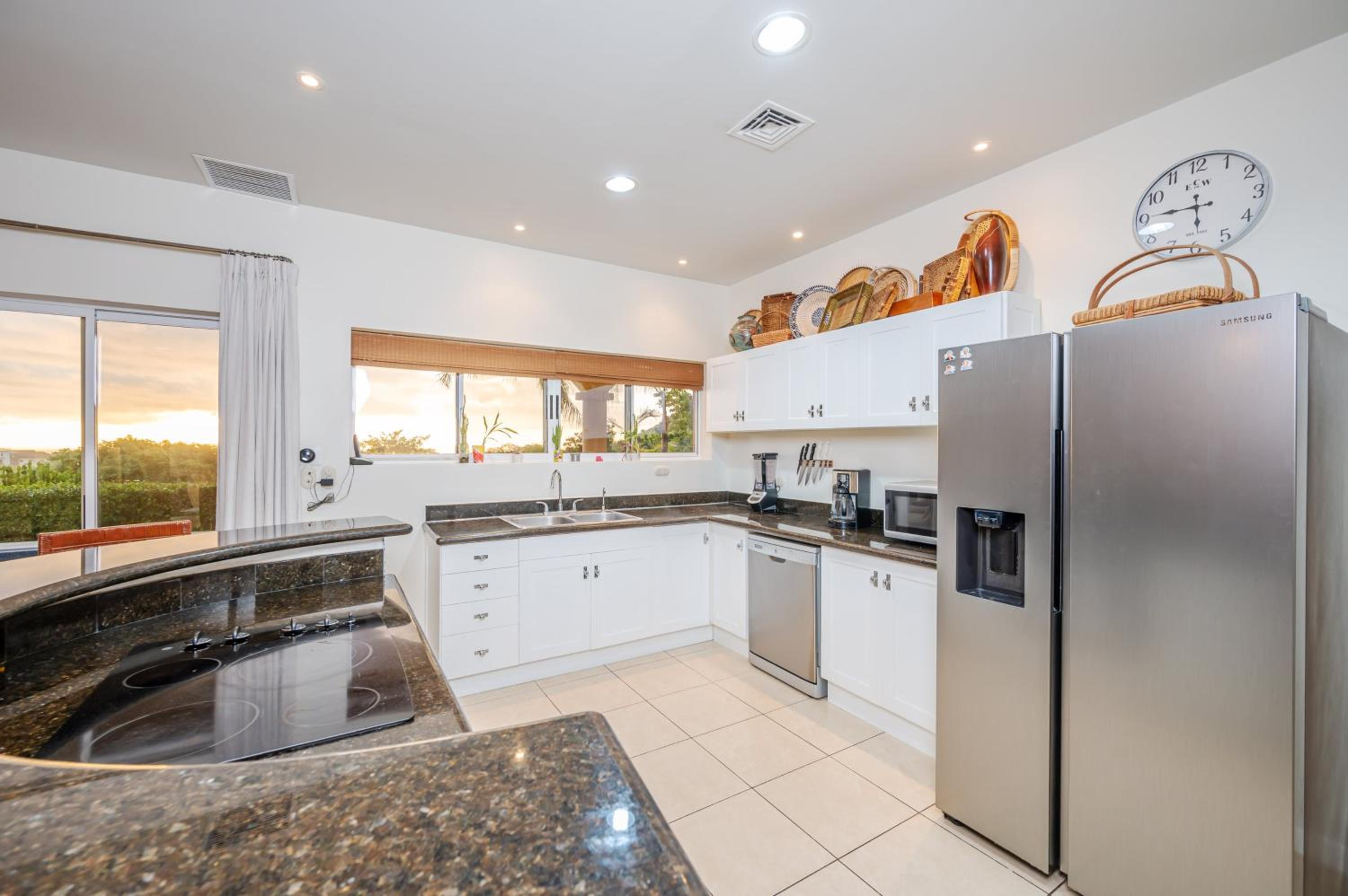 Nube Nueve 5BR Villa w Pool & Ocean Views