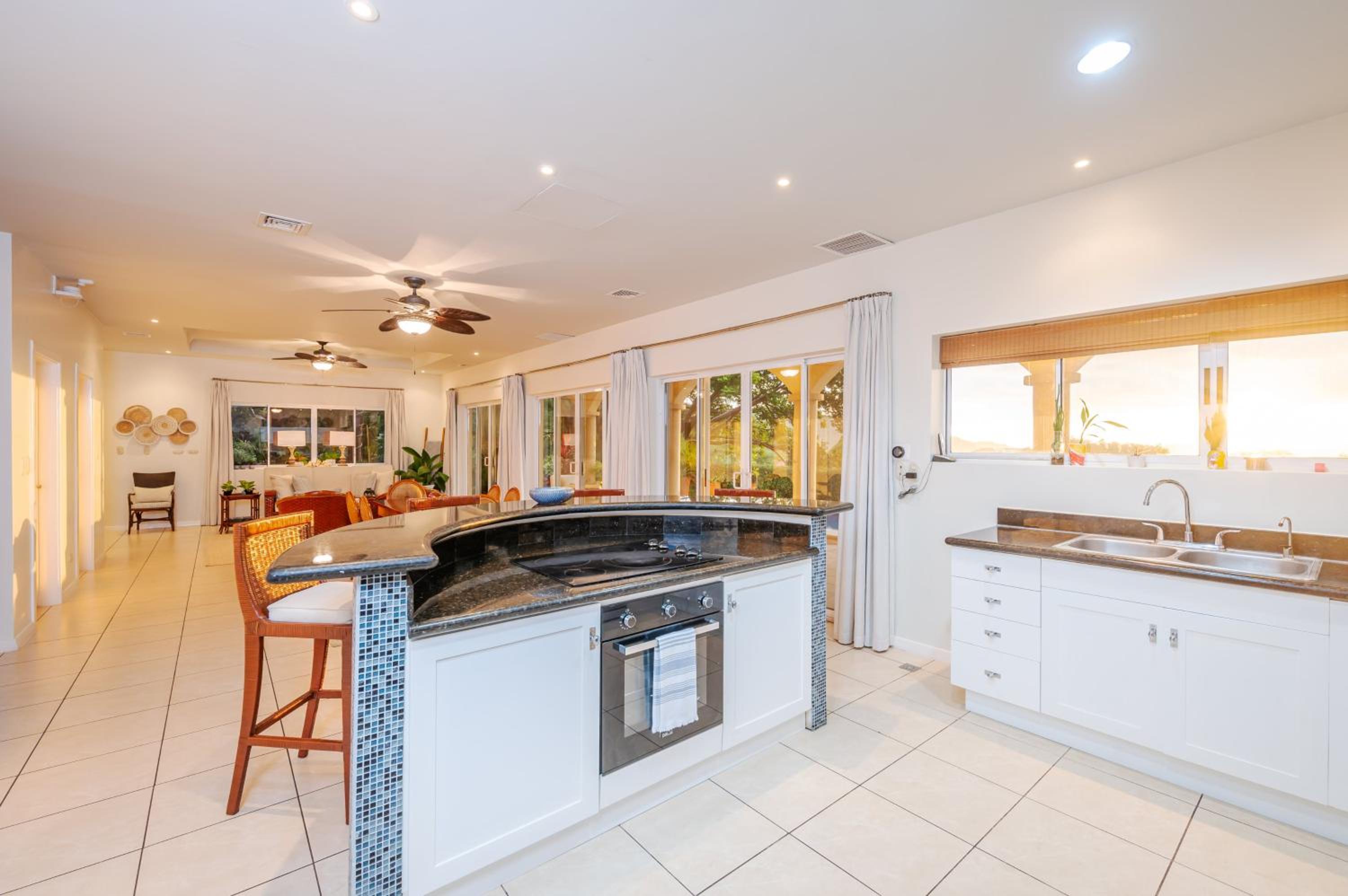 Nube Nueve 5BR Villa w Pool & Ocean Views
