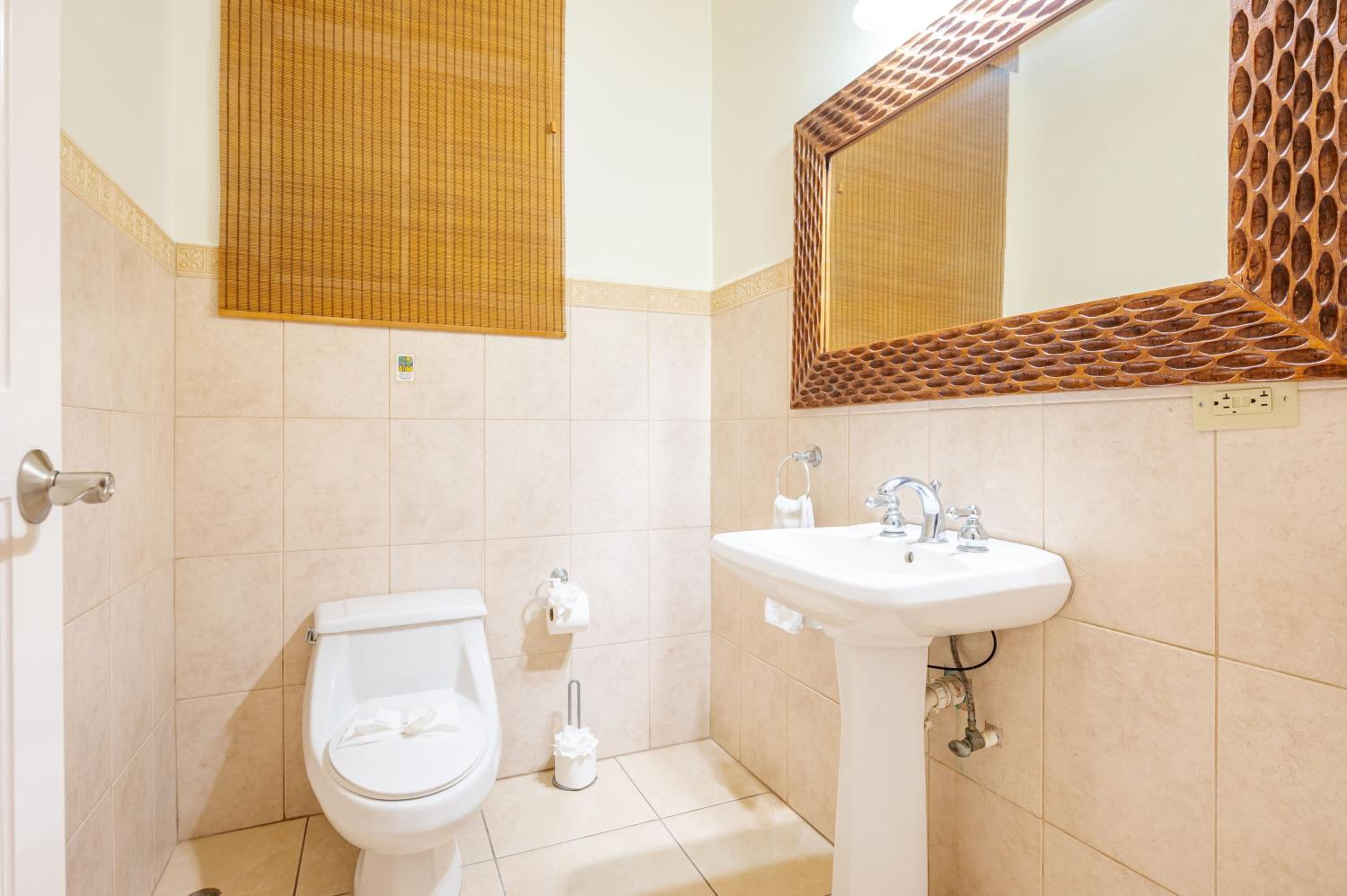 Nube Nueve 5BR Villa w Pool & Ocean Views
