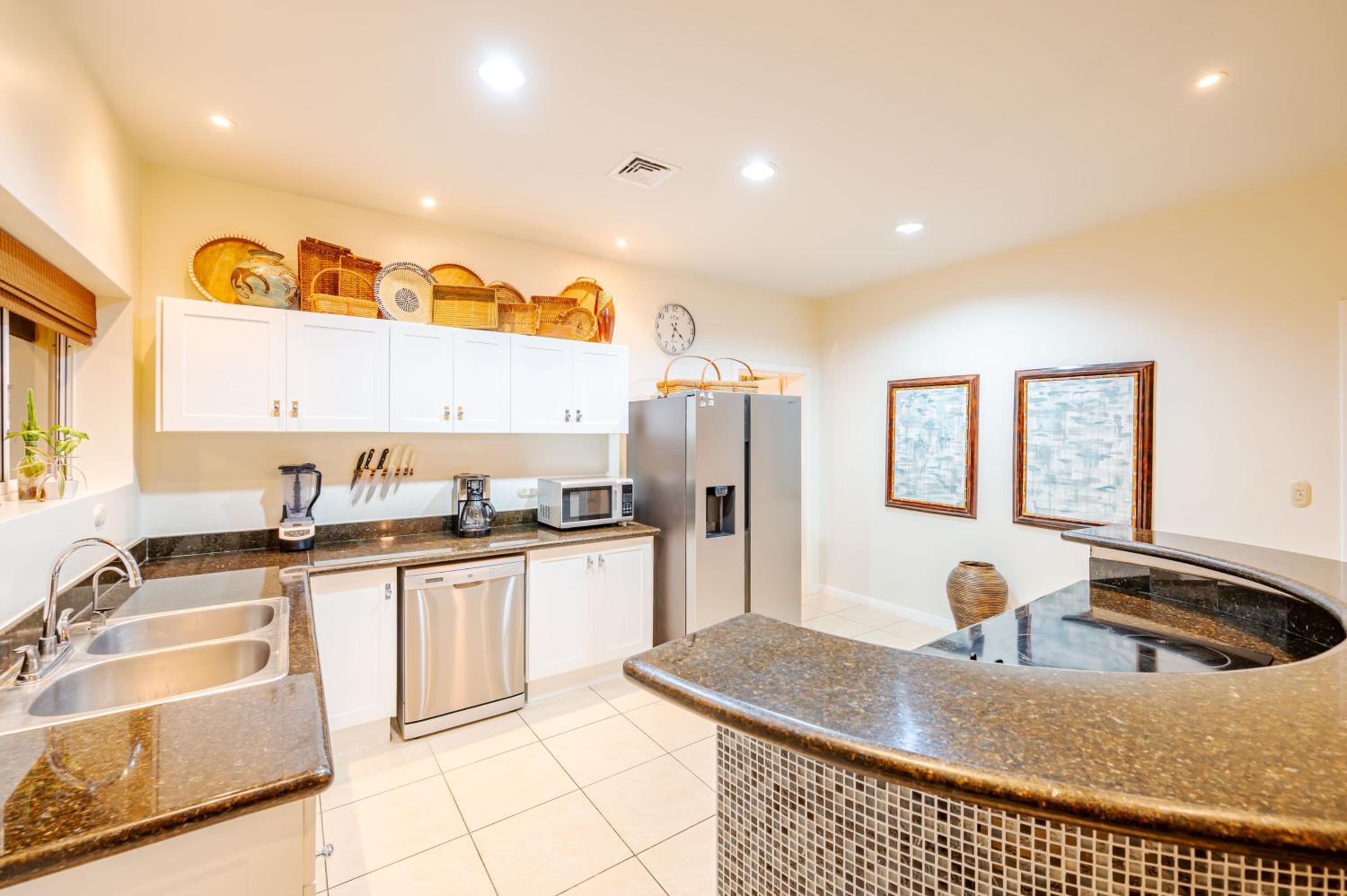Nube Nueve 5BR Villa w Pool & Ocean Views