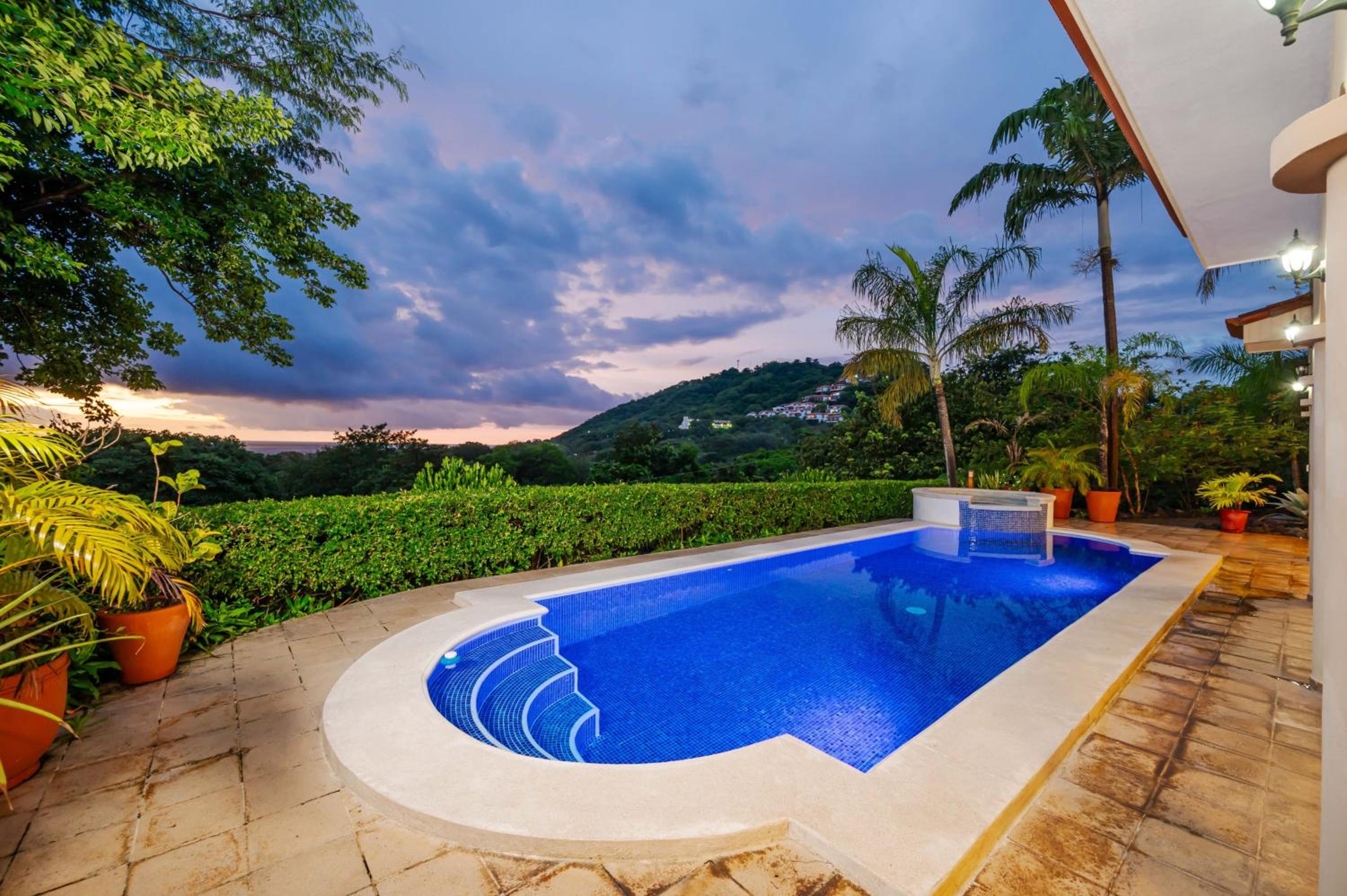 Nube Nueve 5BR Villa w Pool & Ocean Views